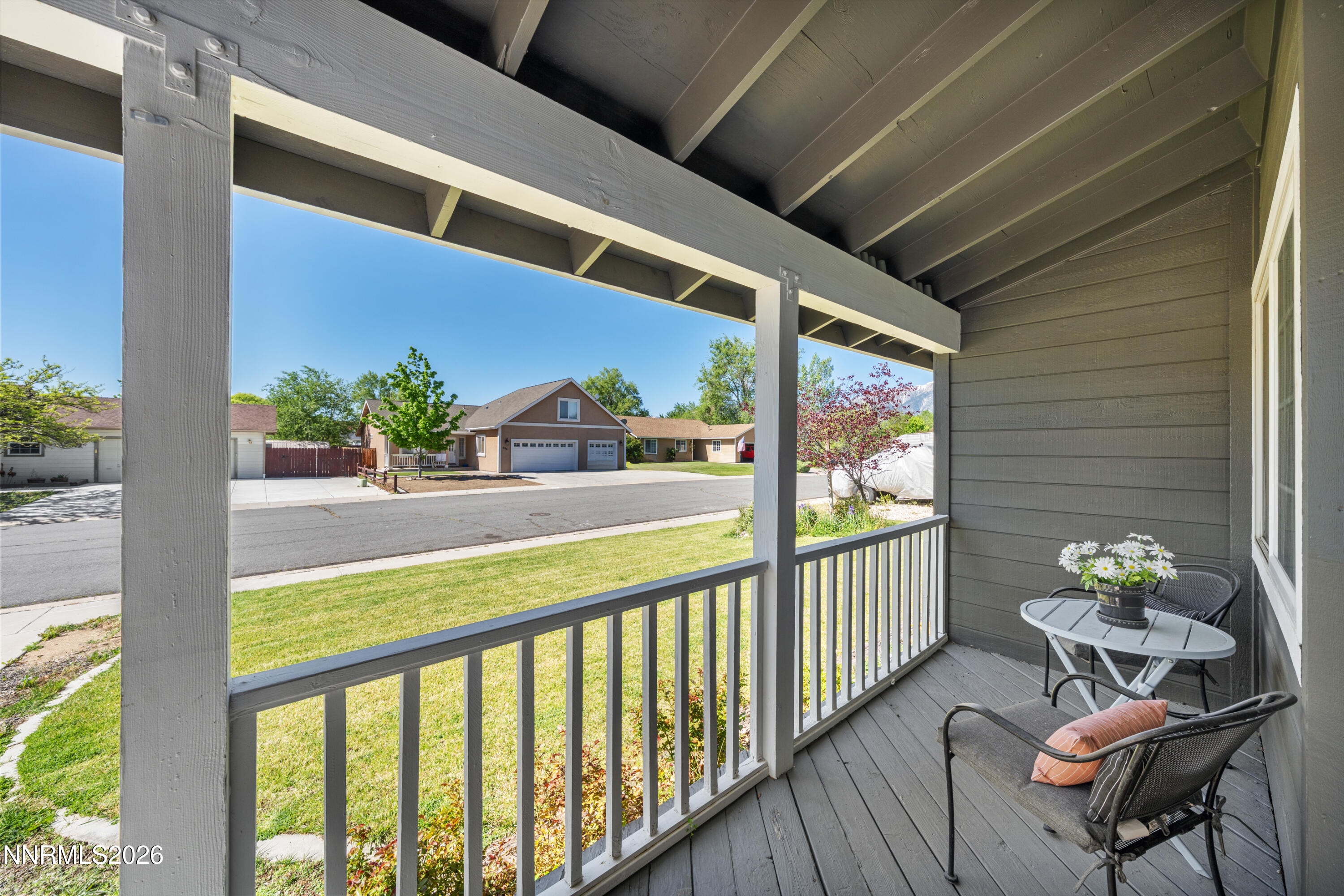 693 Lassen Way Property Photo 4