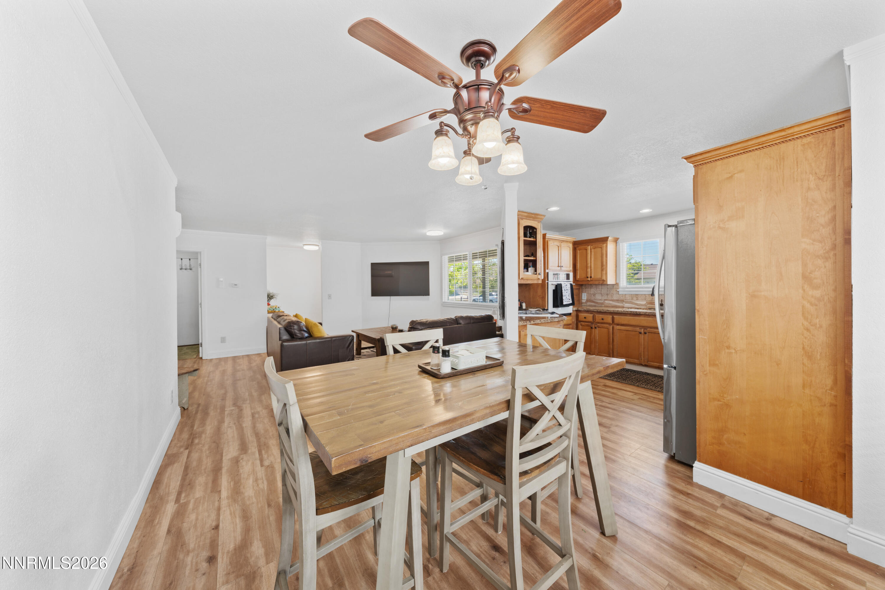693 Lassen Way Property Photo 11