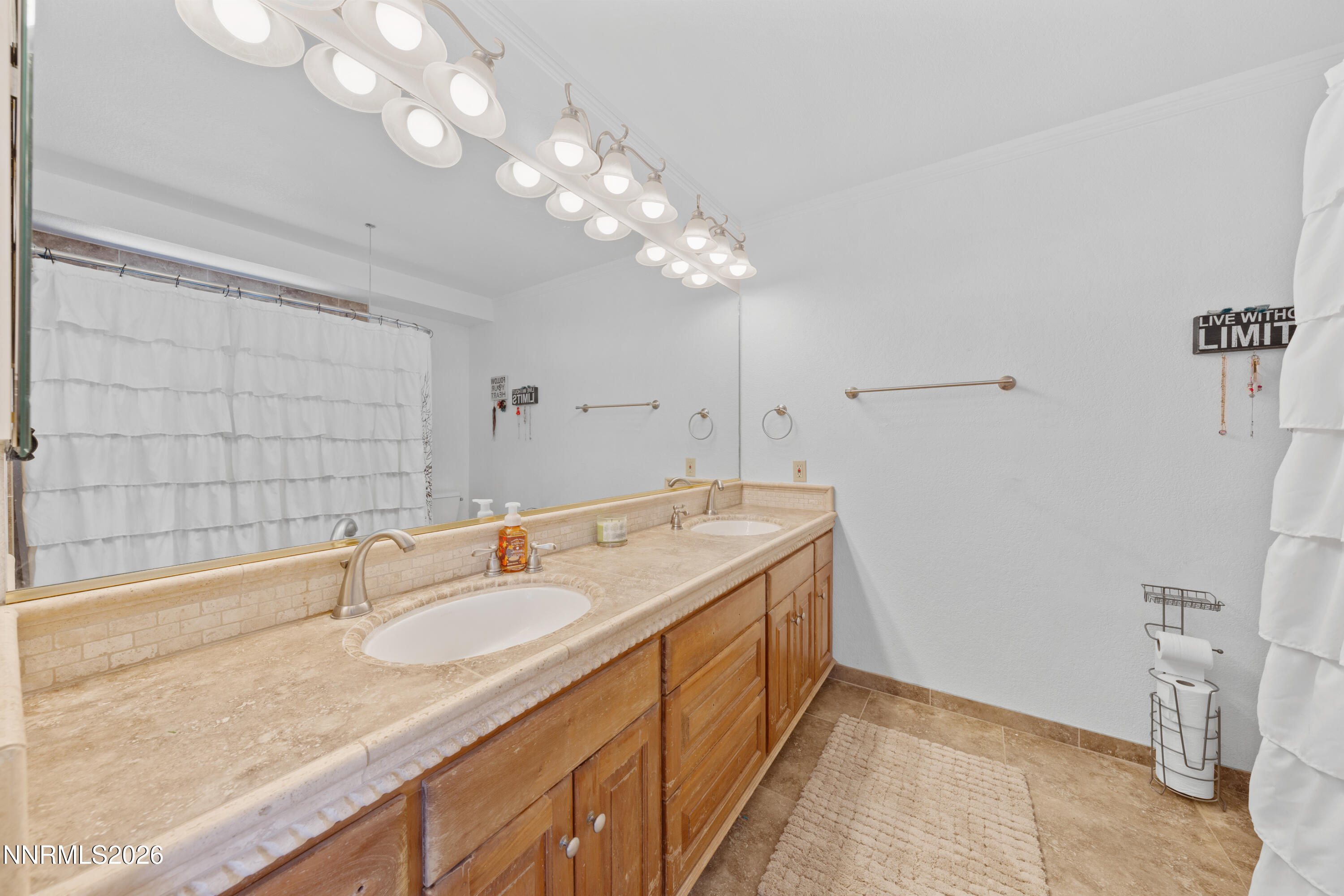 693 Lassen Way Property Photo 22