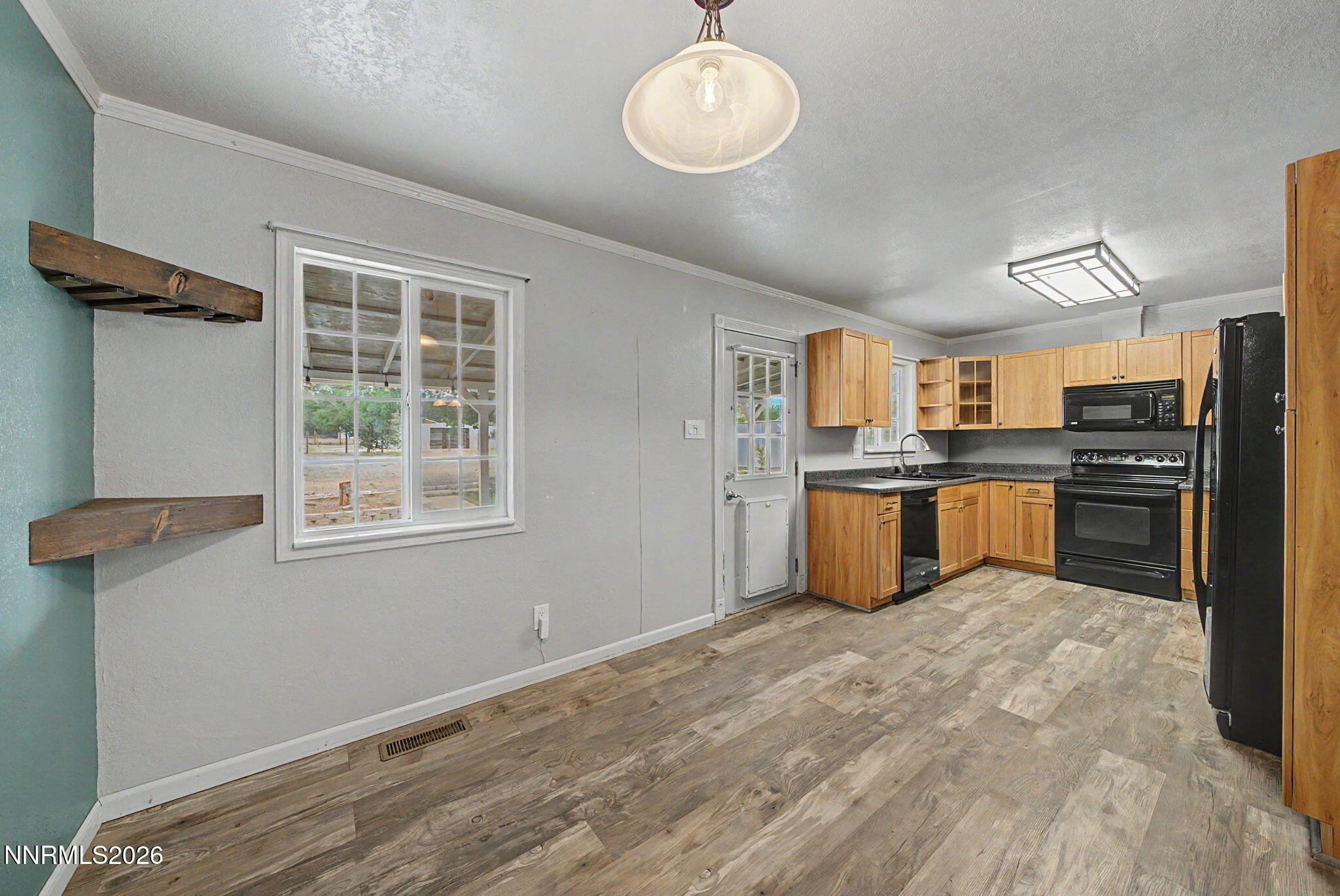 11577 Deodar Way Property Photo 13