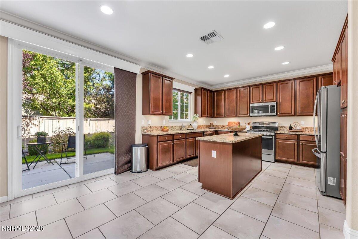 10825 Pebble Hill Drive Property Photo 7