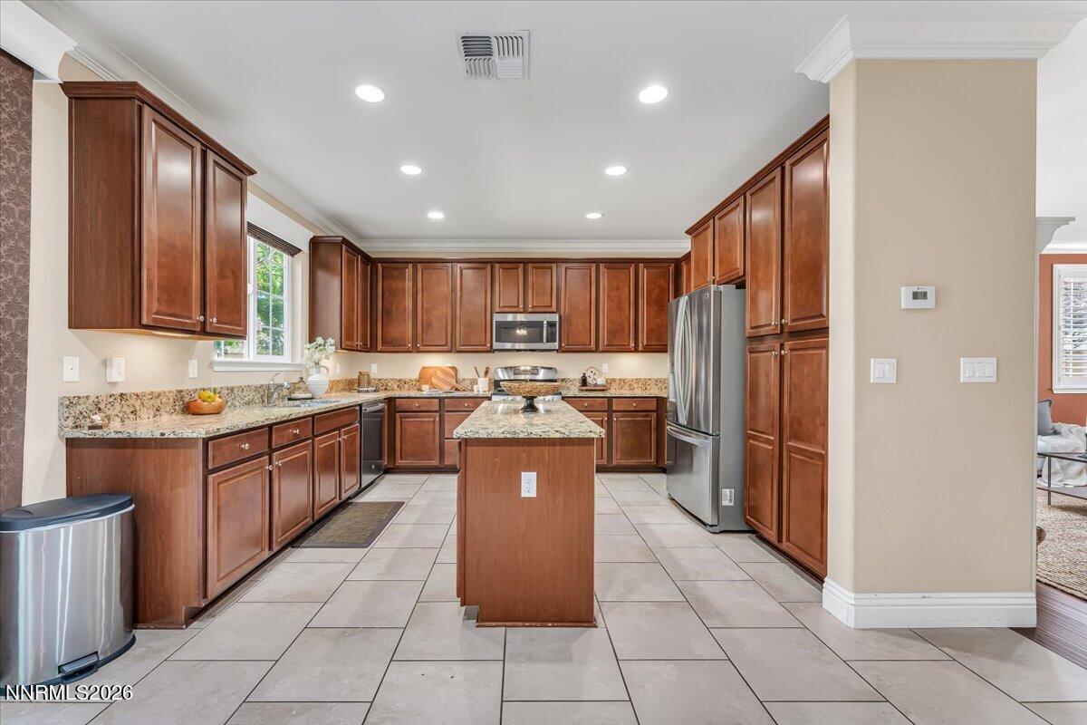 10825 Pebble Hill Drive Property Photo 8