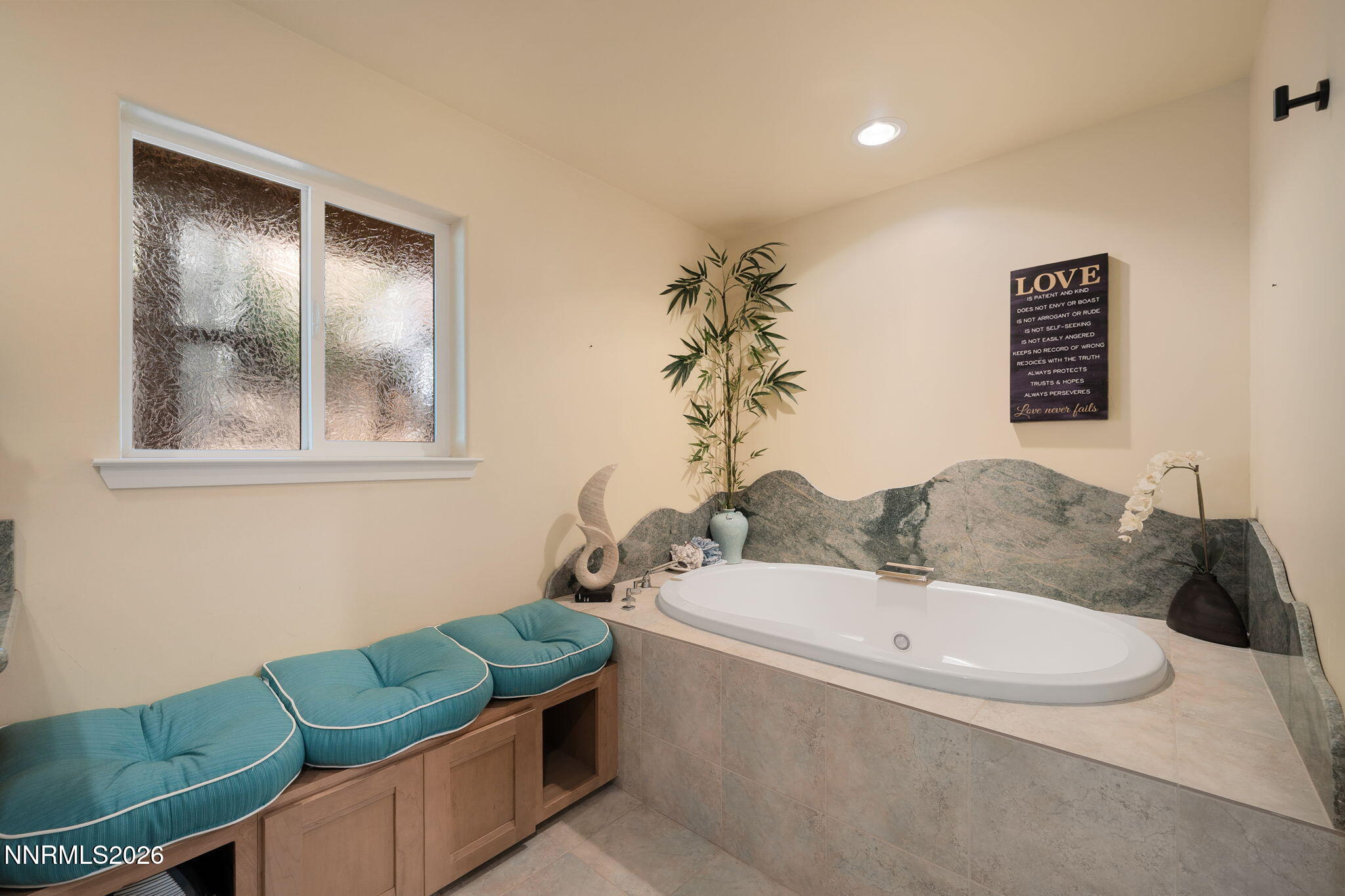 1348 Winding Way Property Photo 27