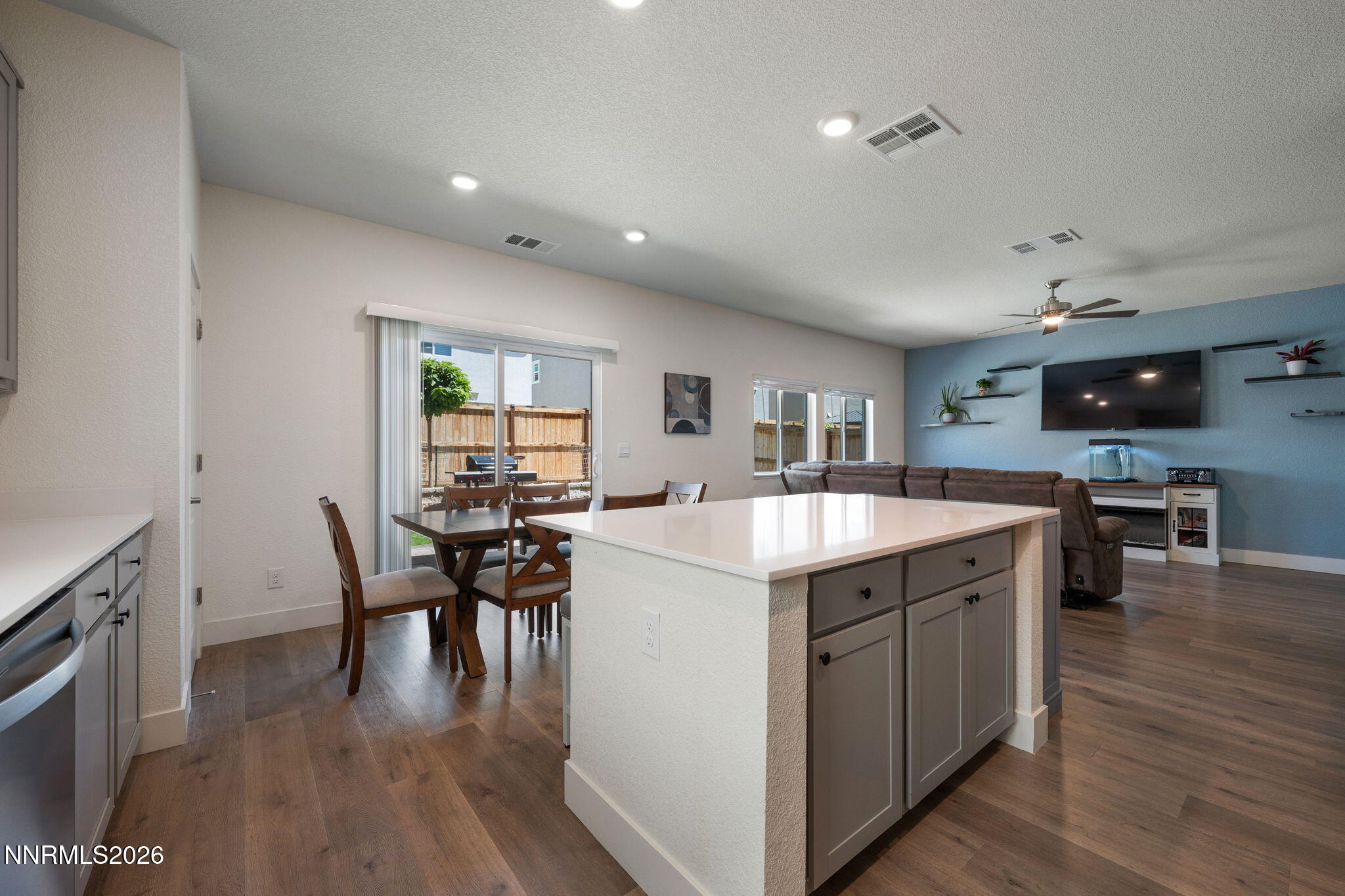 1862 Biotite Way Property Photo 3
