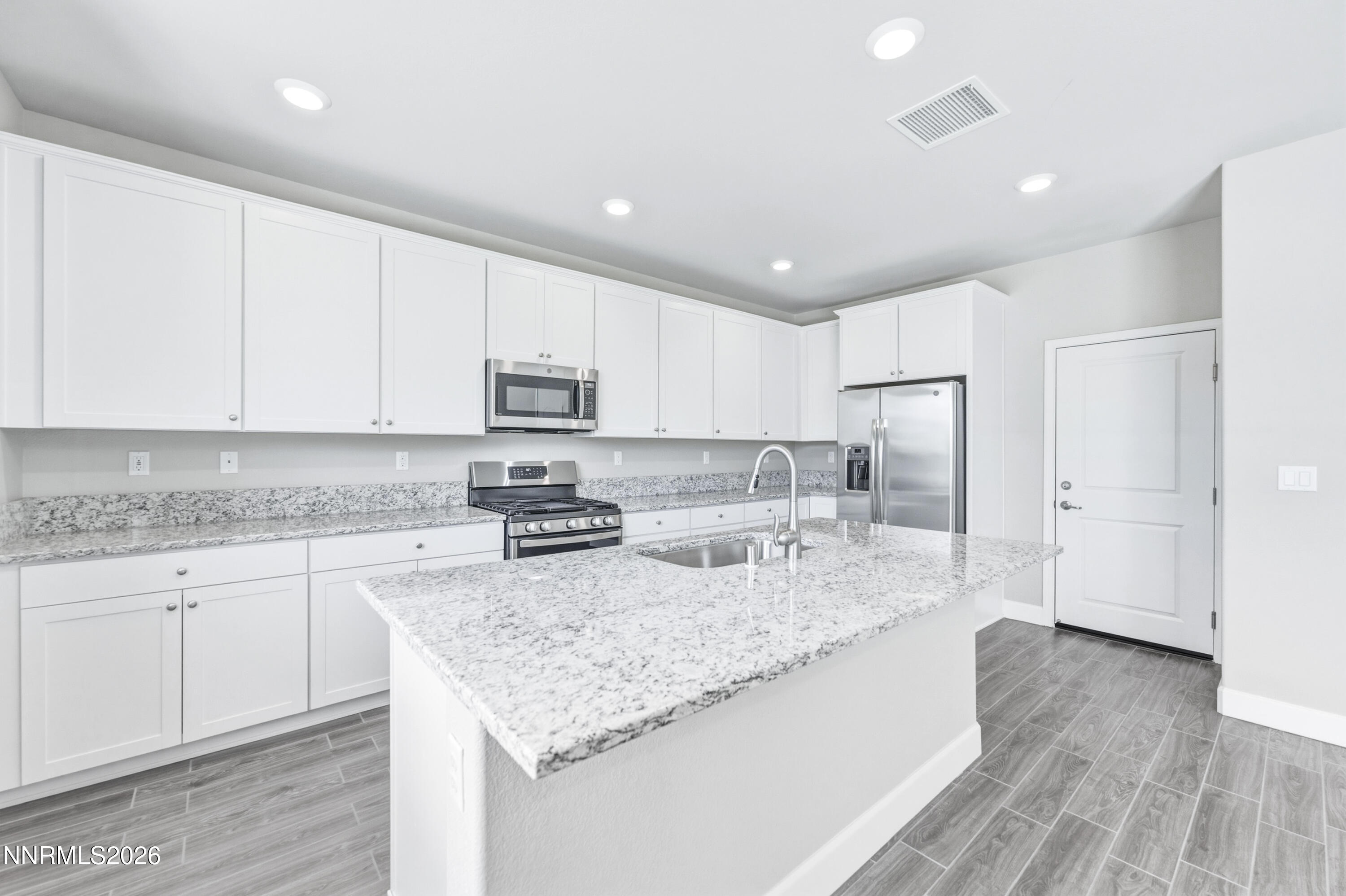 2053 Marcus Way Property Photo 8