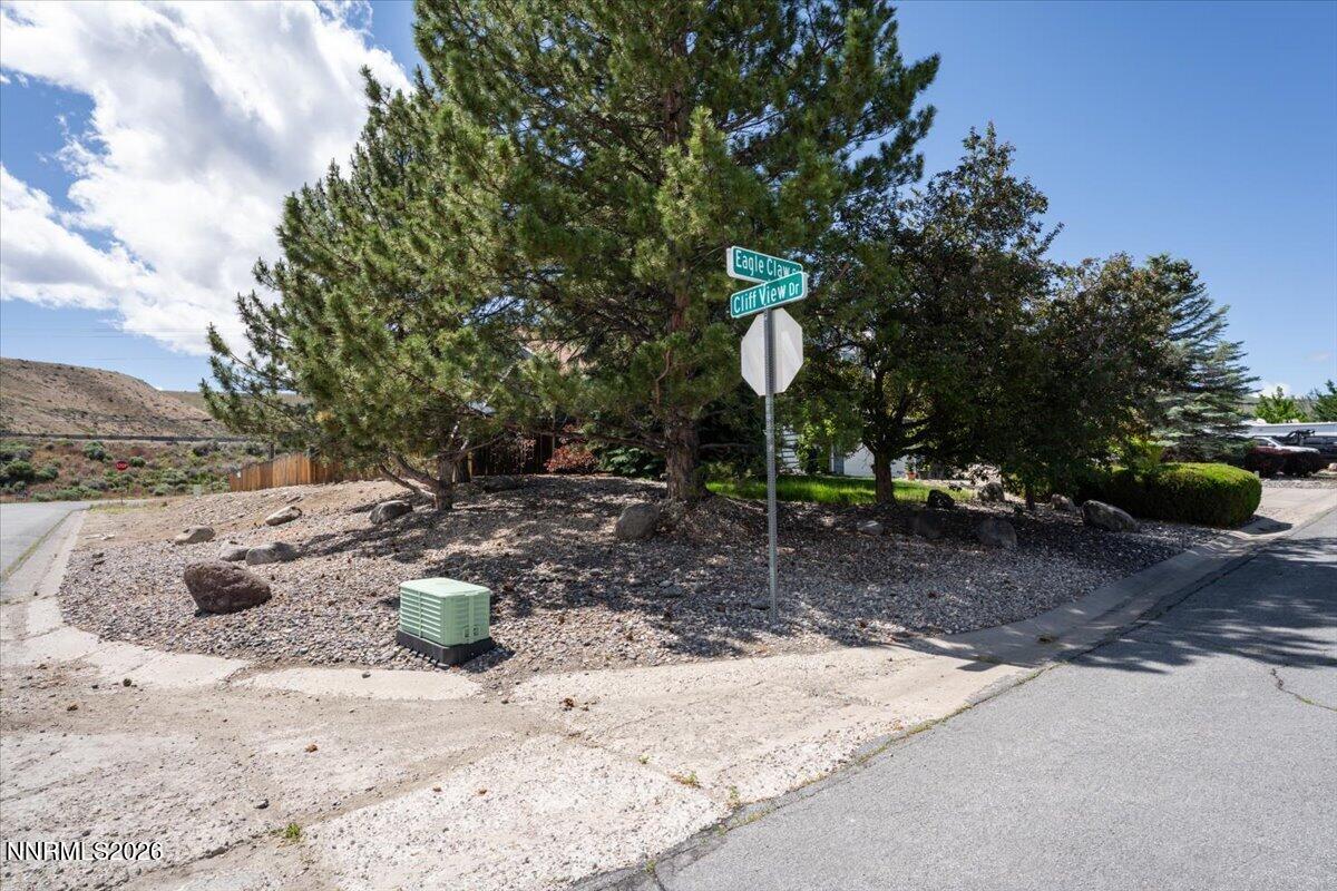 10 Eagle Claw Court Property Photo 3