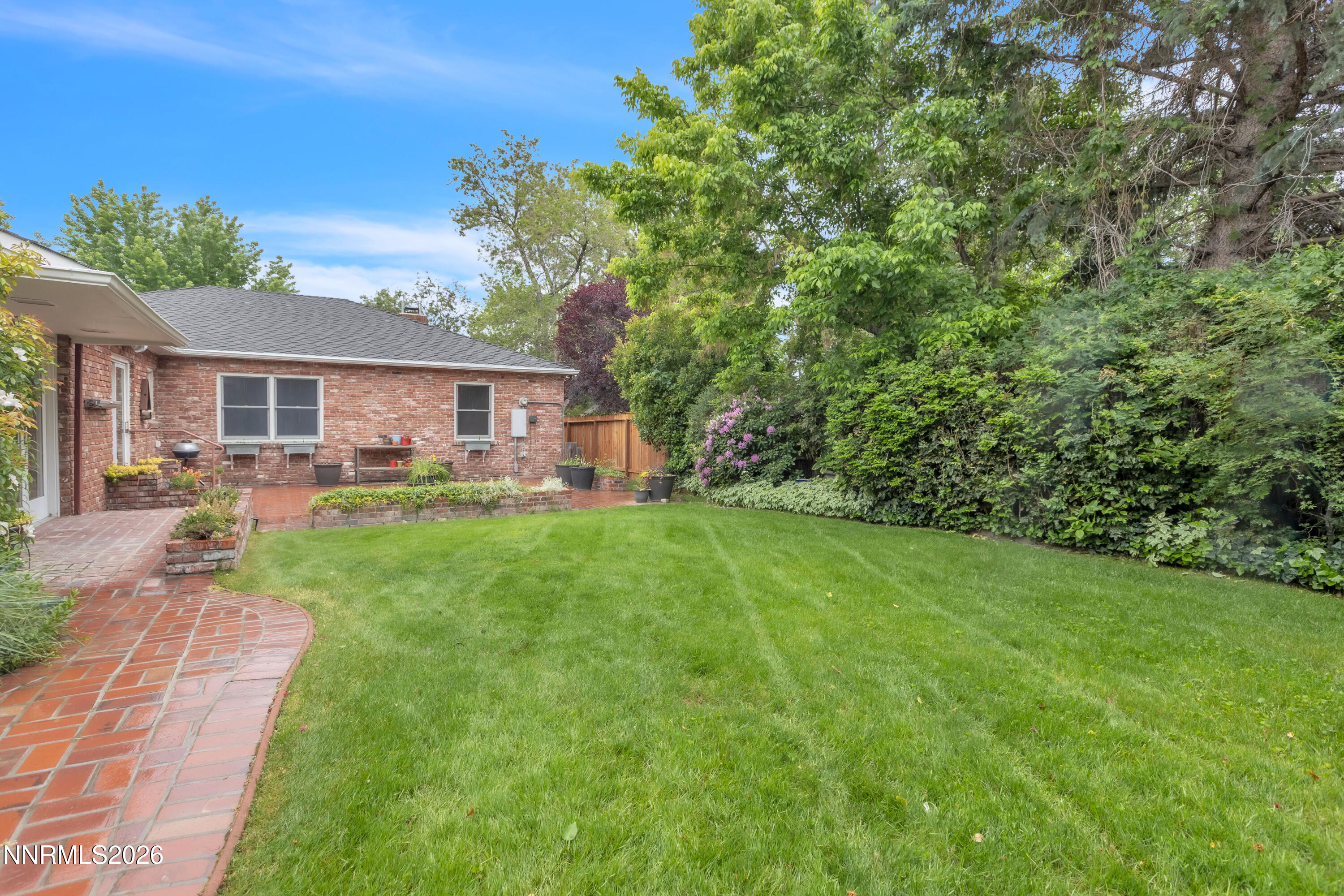2265 Lindley Way Property Photo 9