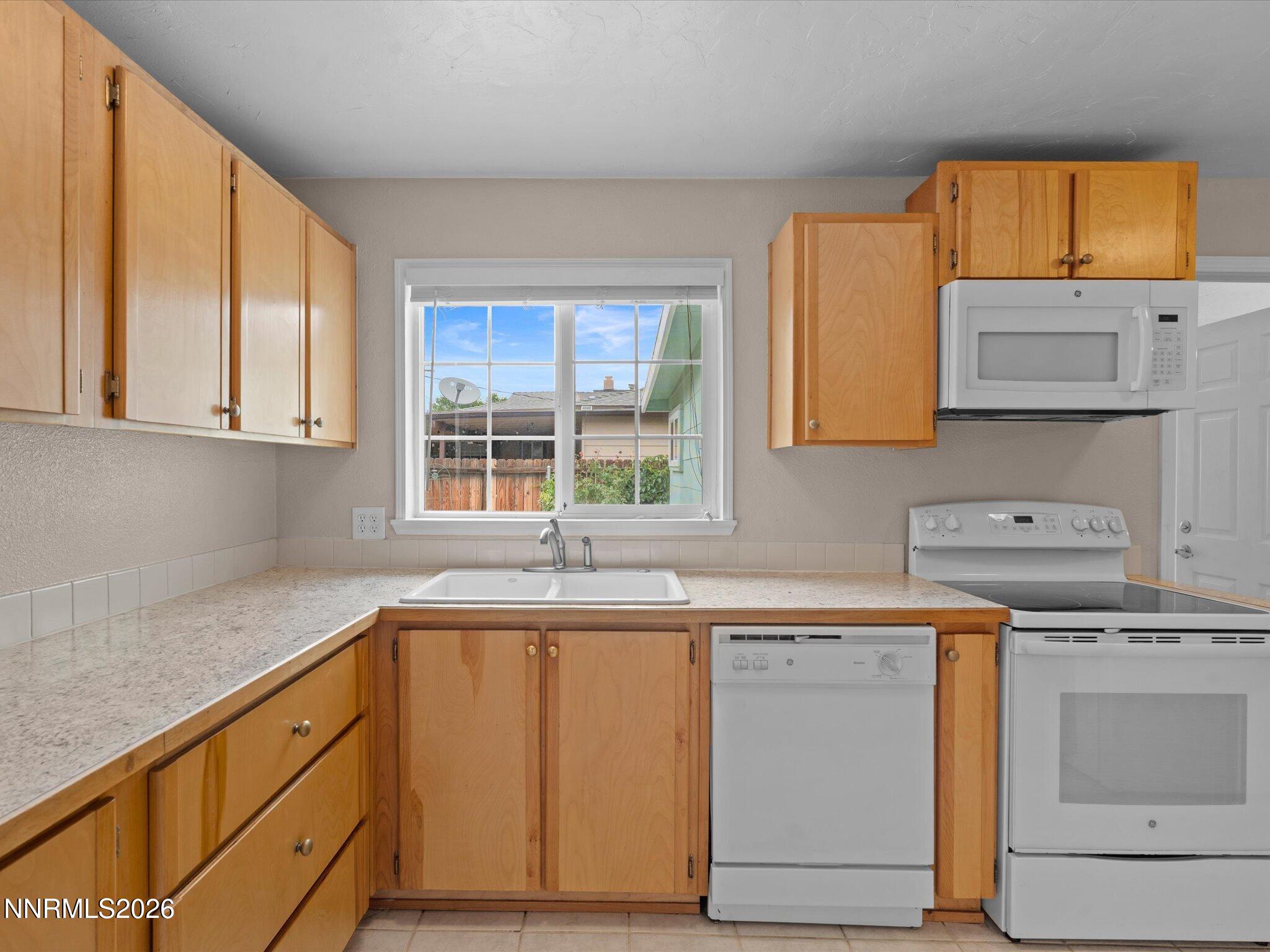 1675 Harvard Way Property Photo 4