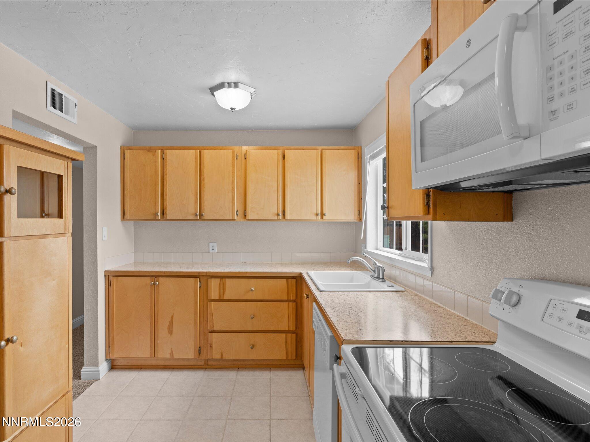 1675 Harvard Way Property Photo 5
