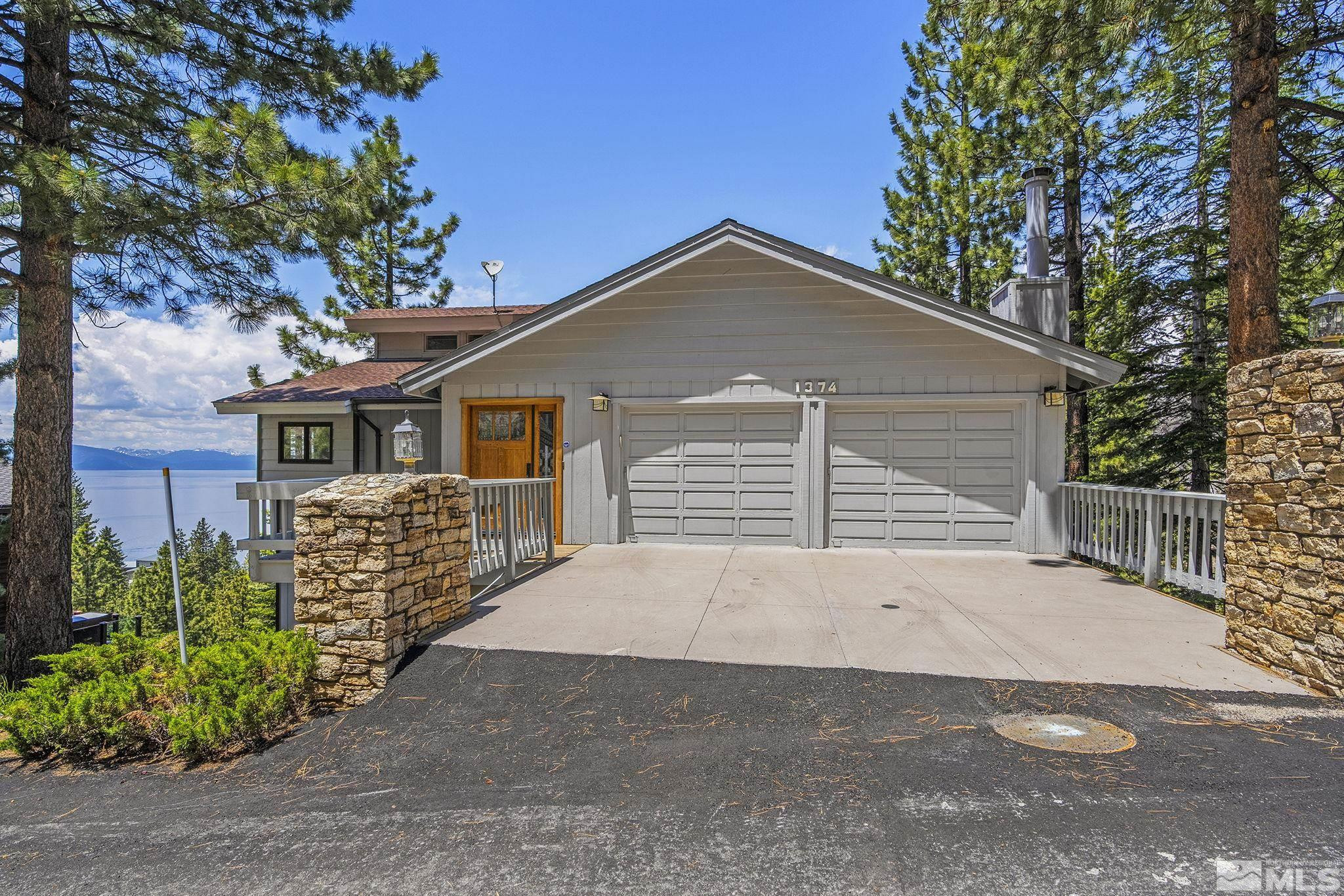 1374 Winding Way Property Photo 3