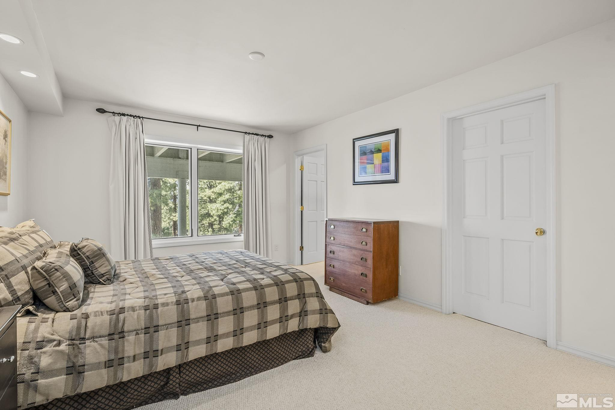 1374 Winding Way Property Photo 32