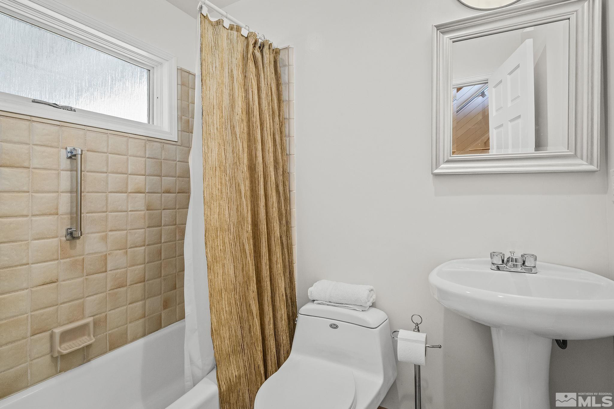 1374 Winding Way Property Photo 35