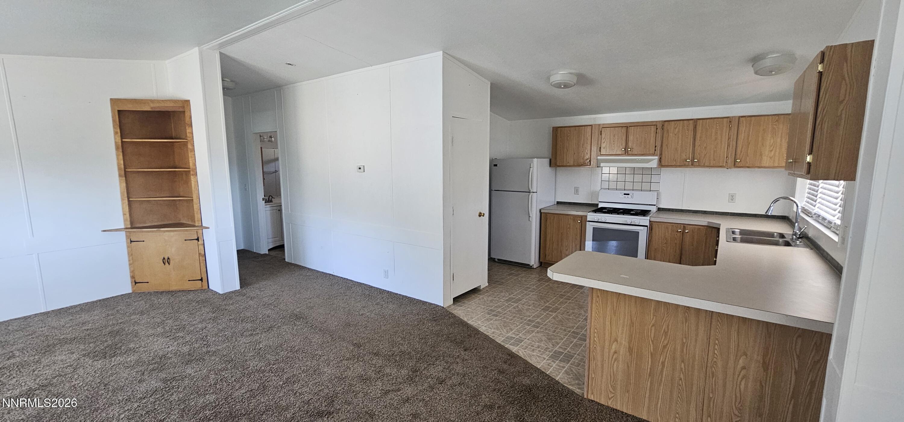121 Del Drive Property Photo 6
