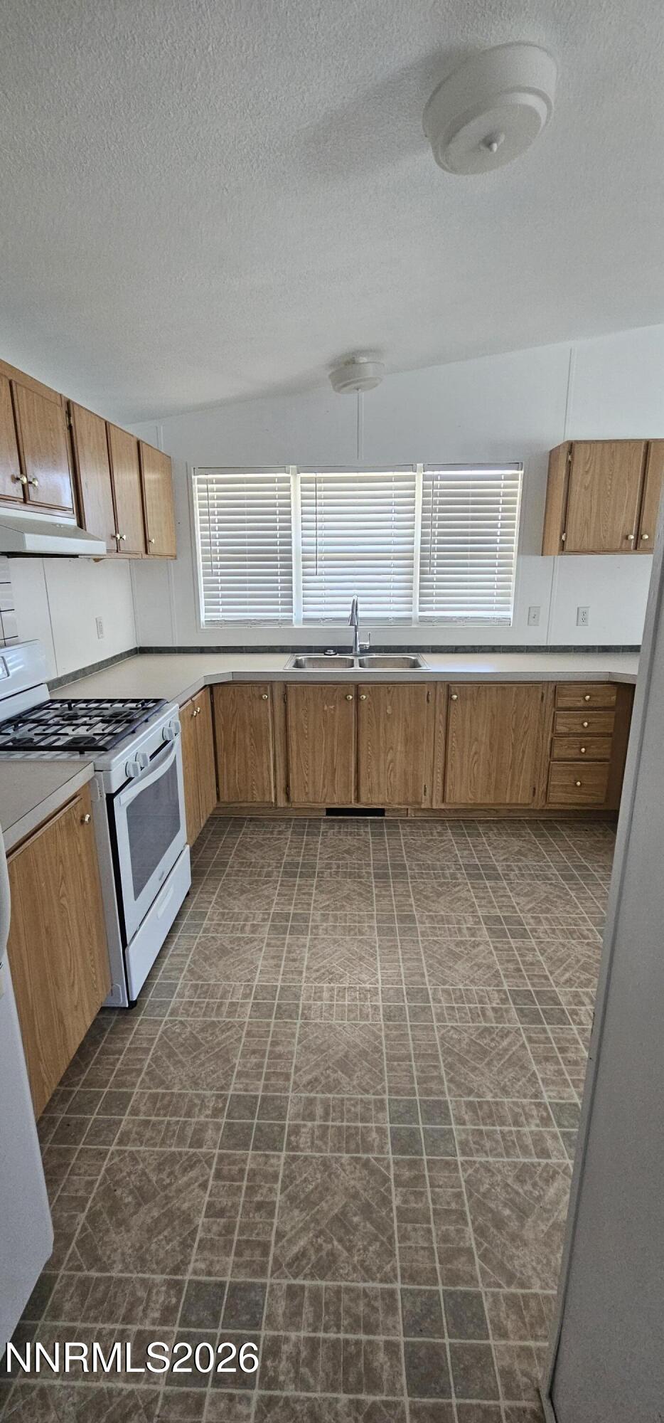 121 Del Drive Property Photo 11