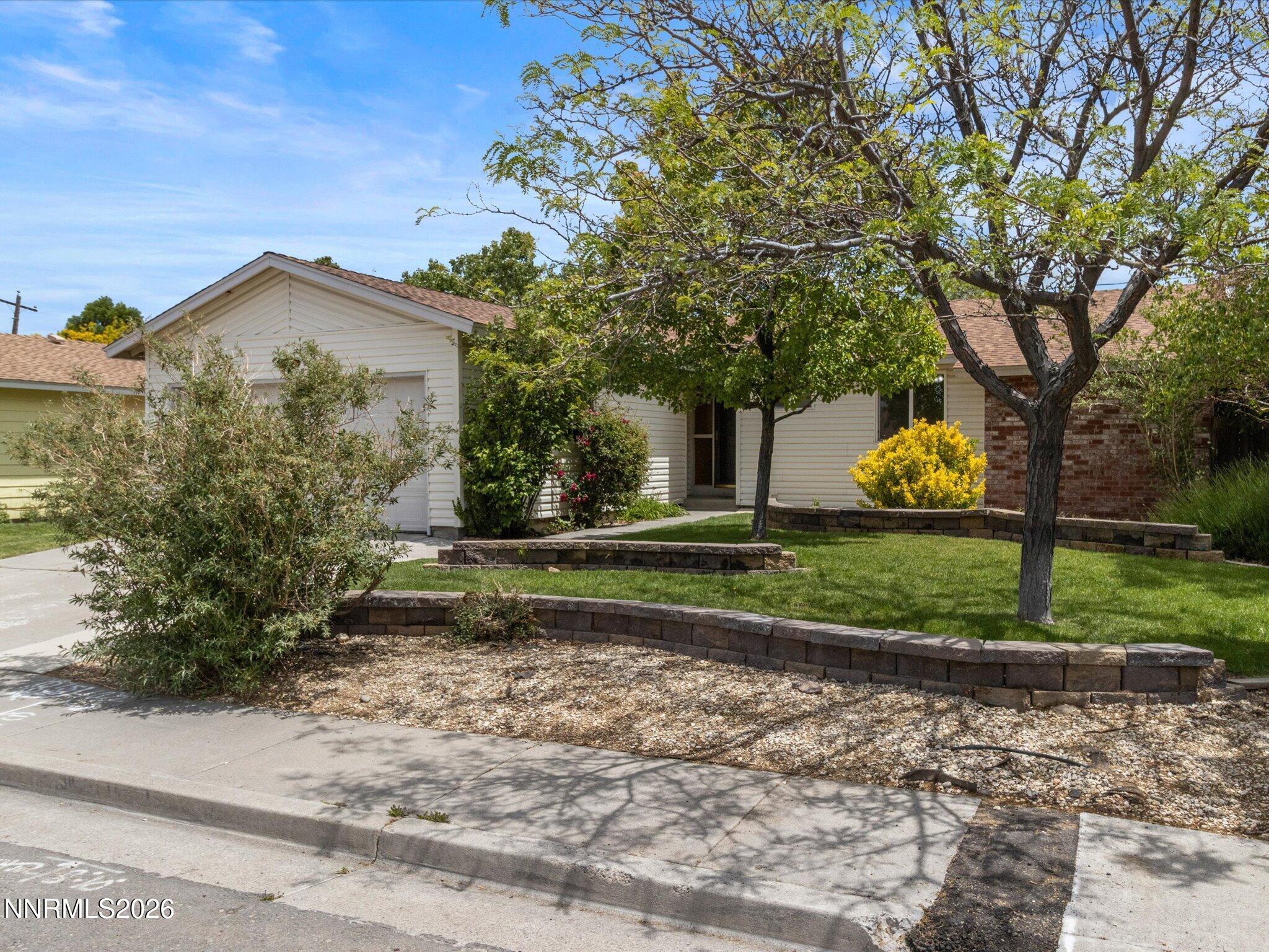 640 Nancy Circle Property Photo 1