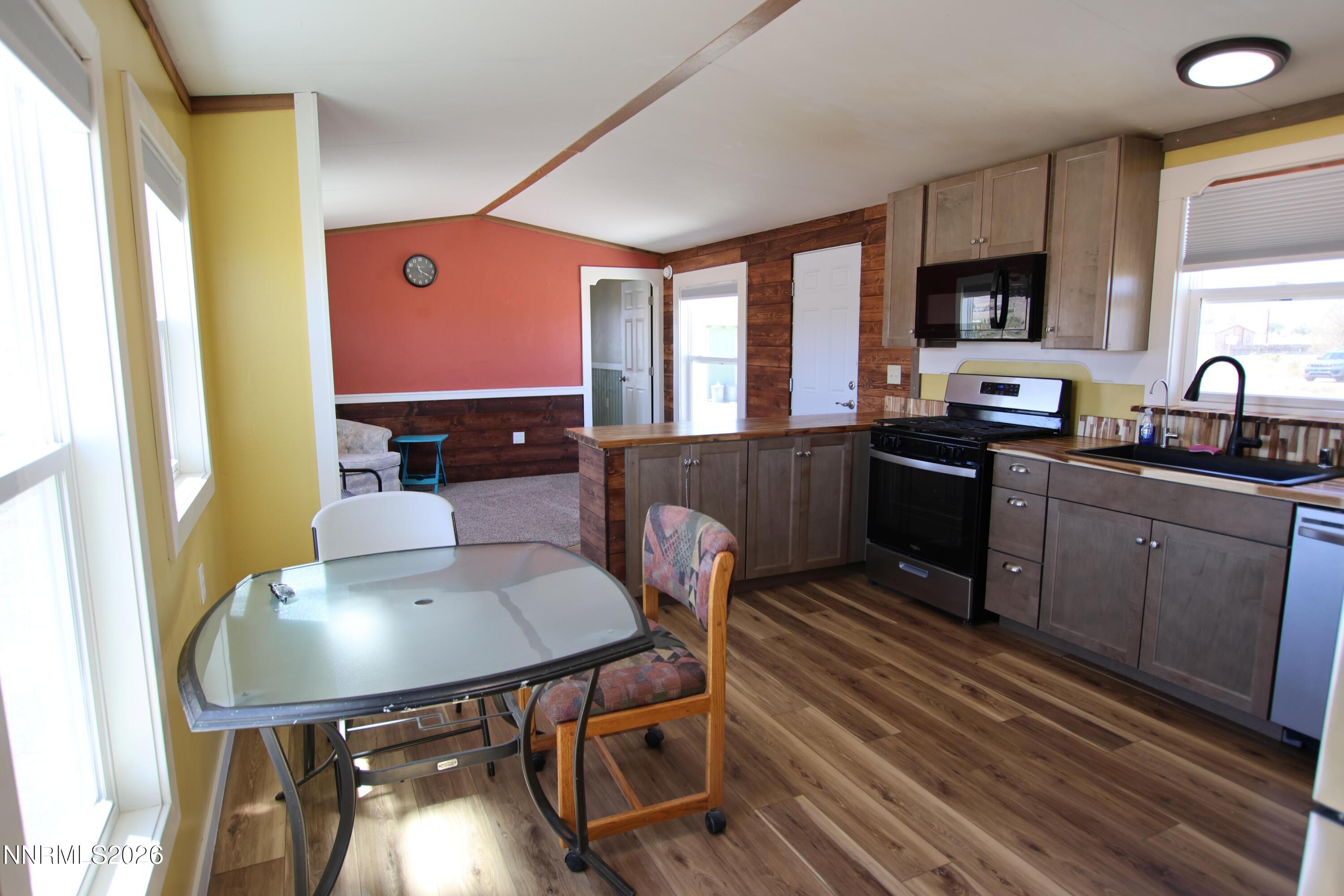 8 Falcon Way Property Photo 8