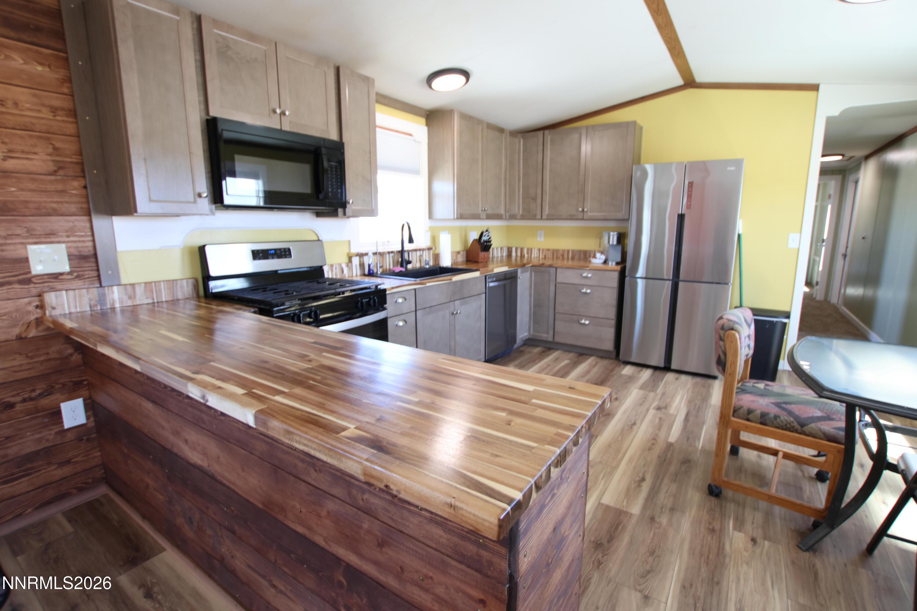 8 Falcon Way Property Photo 10
