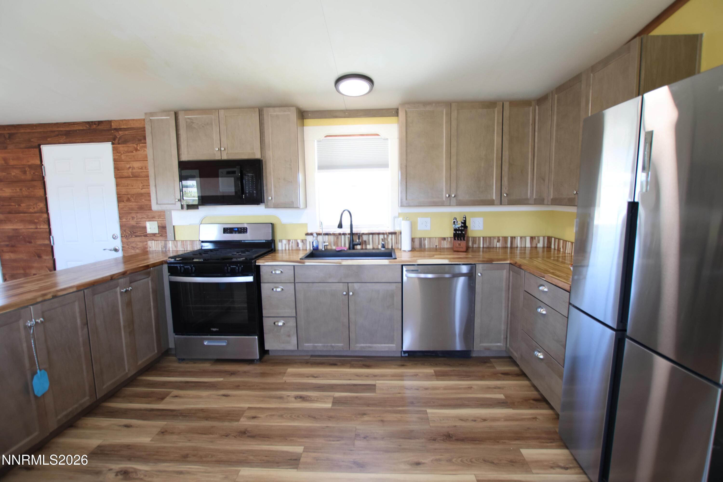 8 Falcon Way Property Photo 11