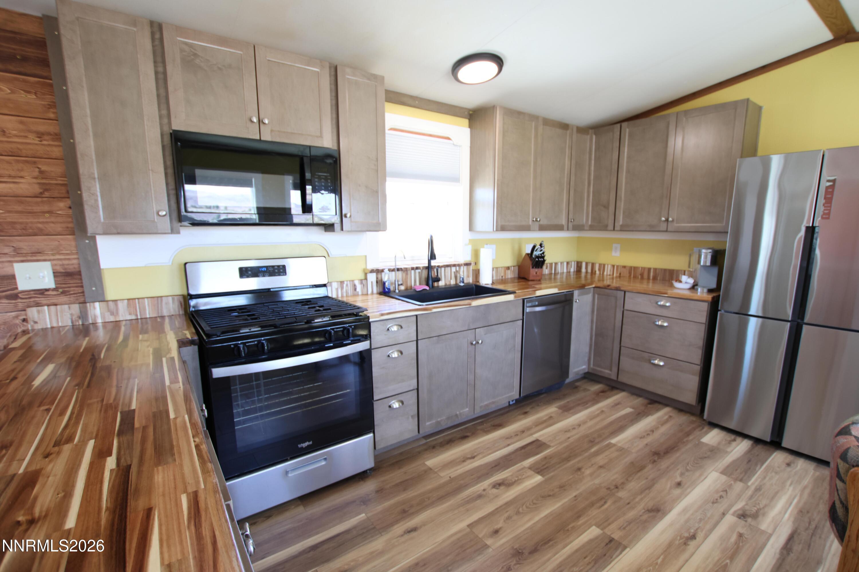 8 Falcon Way Property Photo 12