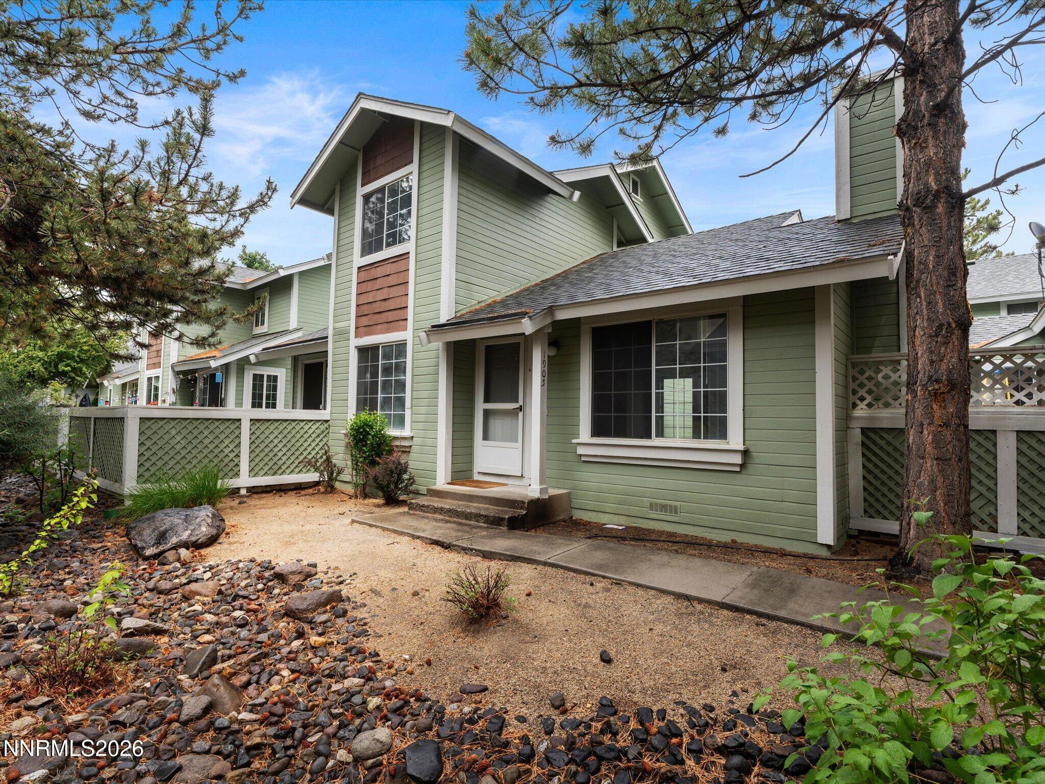 1905 E Minaret Circle Property Photo 1