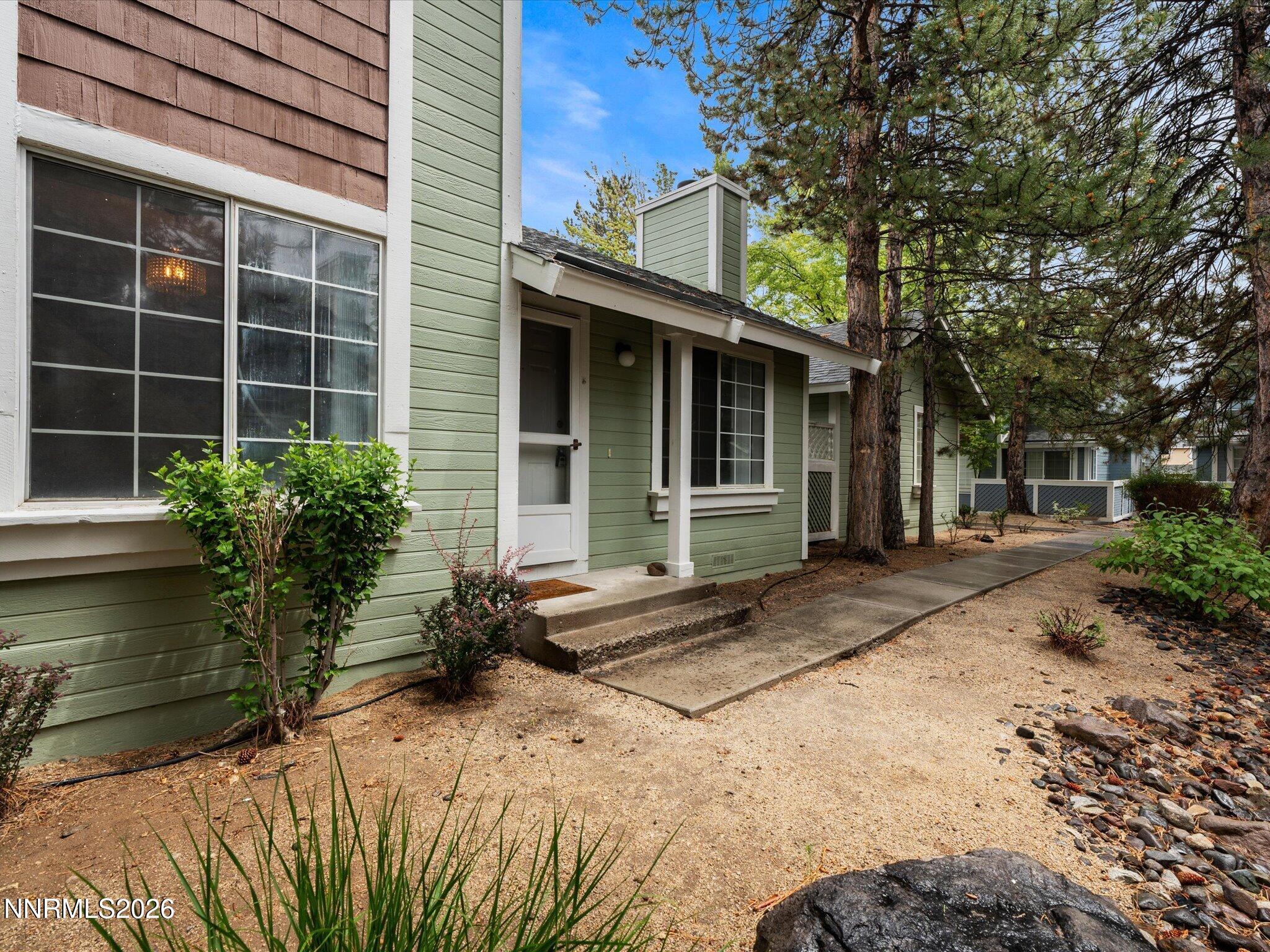 1905 E Minaret Circle Property Photo 2