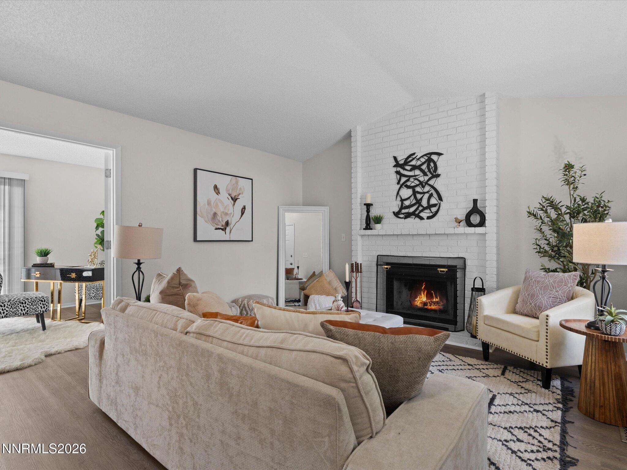 1905 E Minaret Circle Property Photo 3