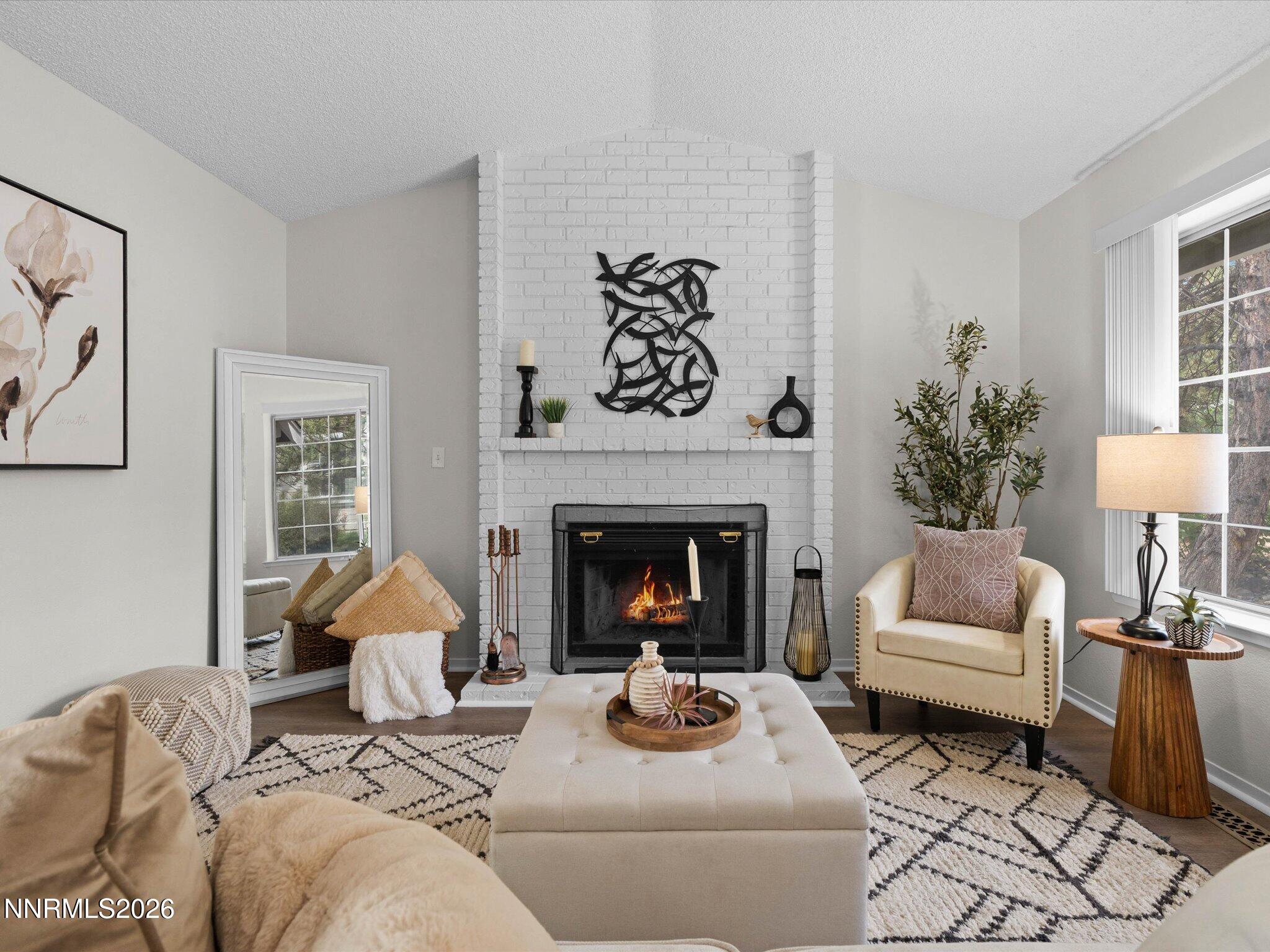 1905 E Minaret Circle Property Photo 4