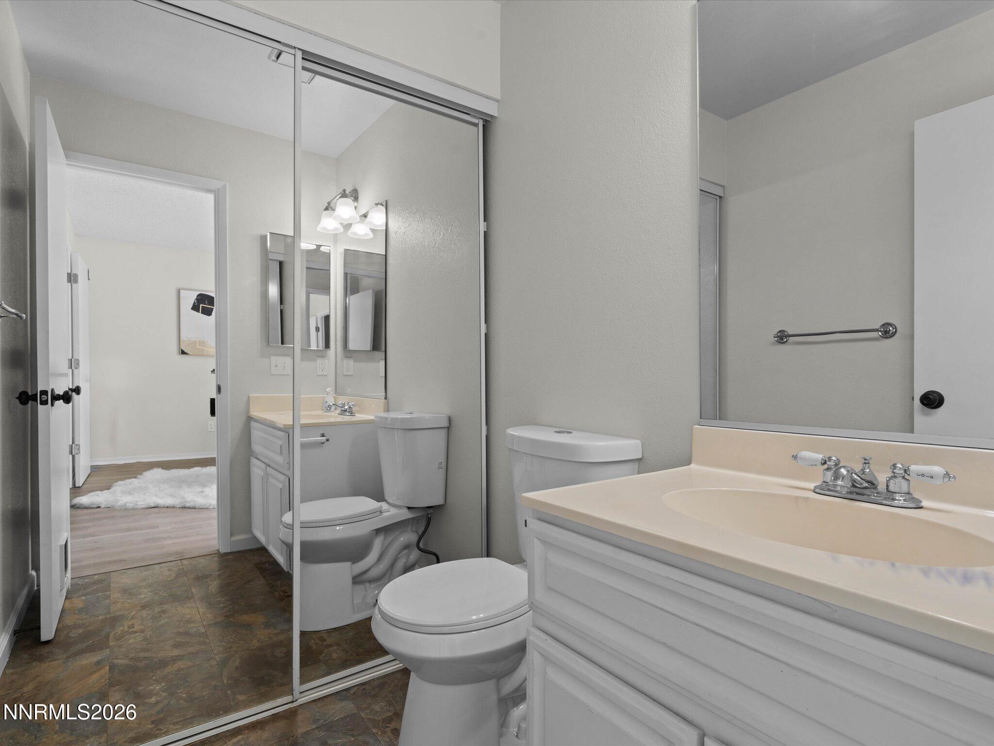 1905 E Minaret Circle Property Photo 9