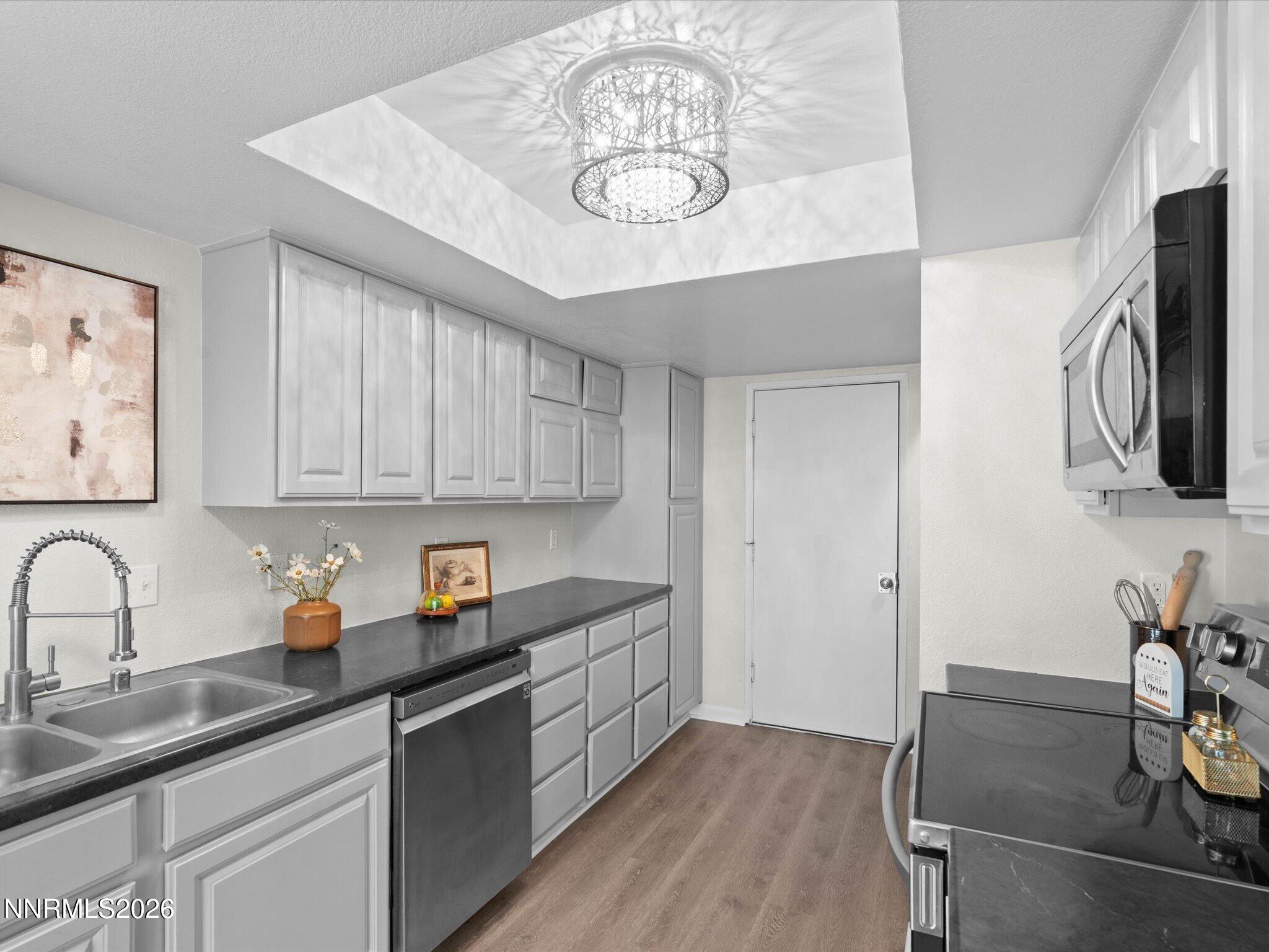 1905 E Minaret Circle Property Photo 14