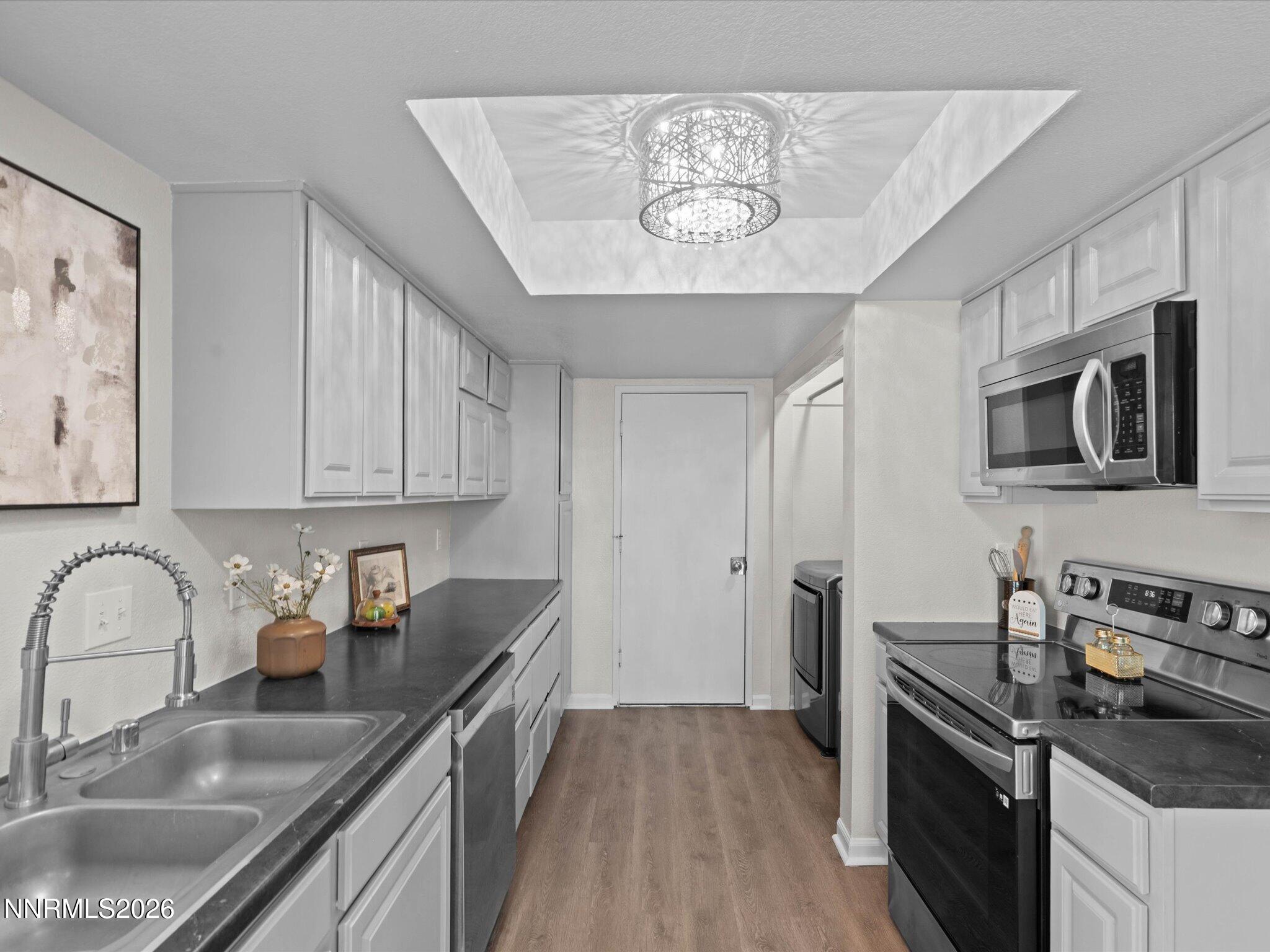 1905 E Minaret Circle Property Photo 15