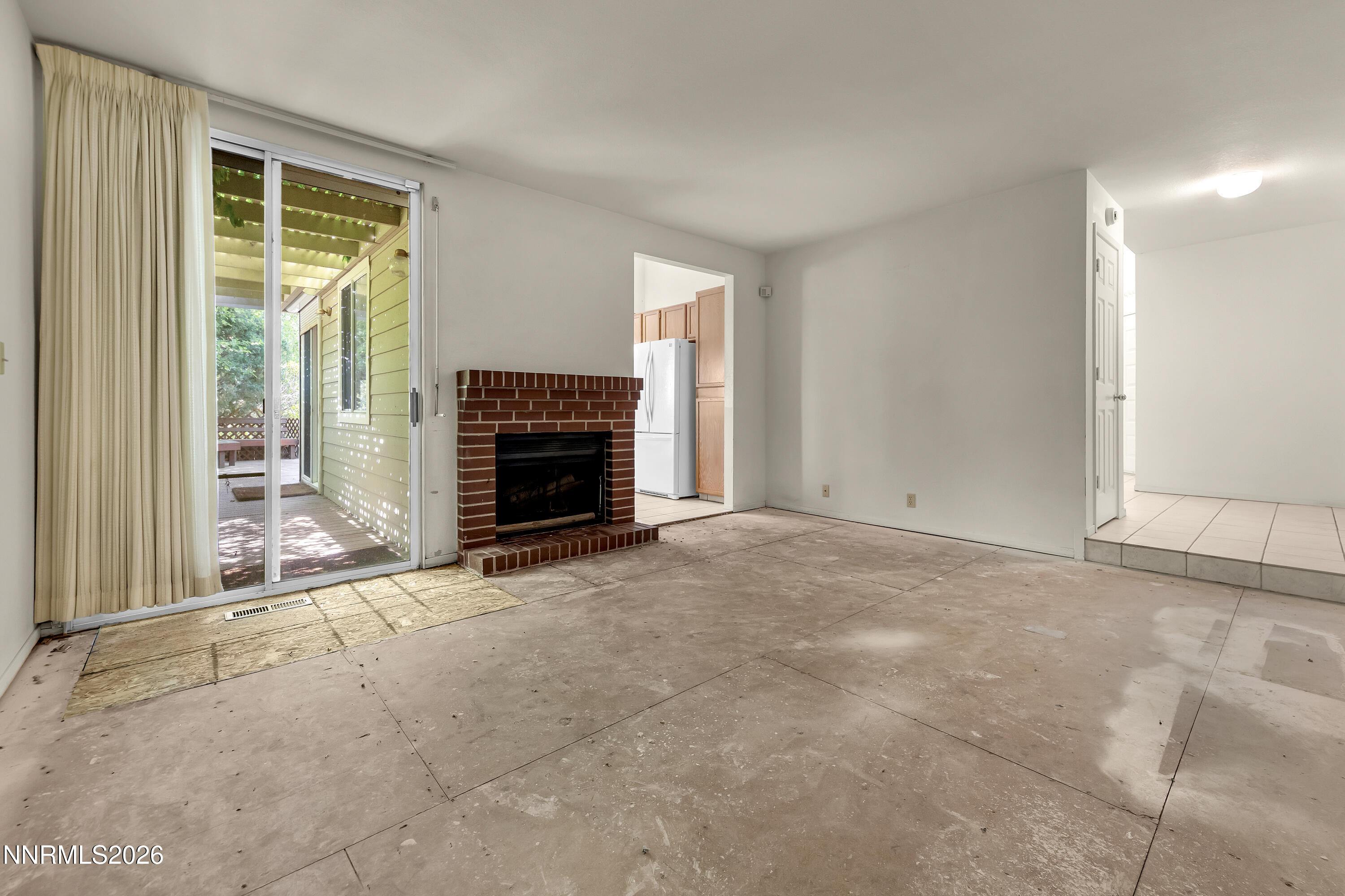 2384 Silver Ridge Drive Property Photo 7