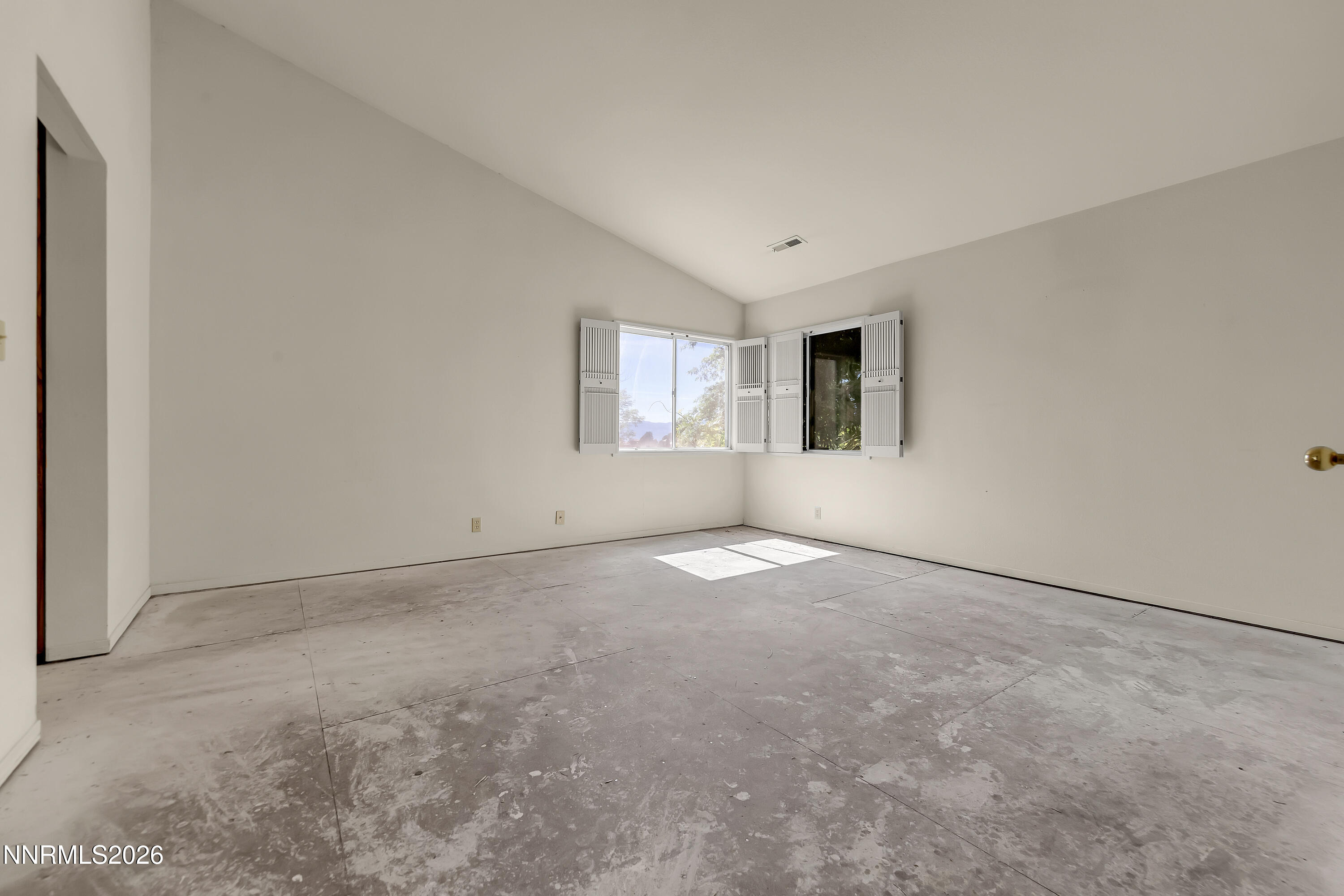 2384 Silver Ridge Drive Property Photo 9
