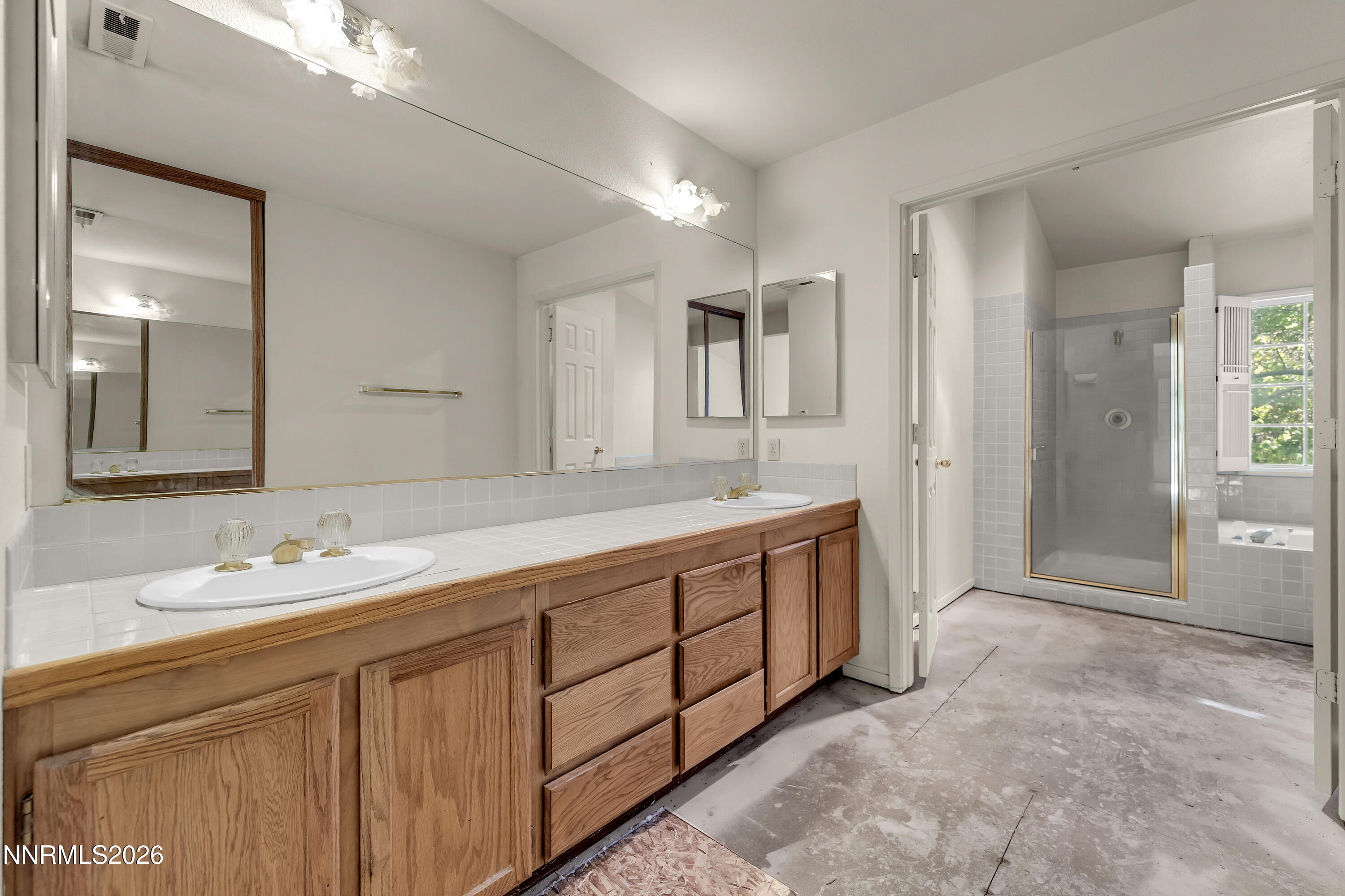2384 Silver Ridge Drive Property Photo 11