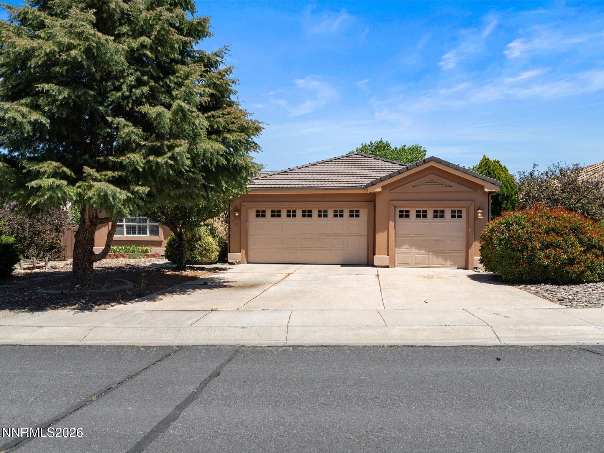 762 Divot Drive Property Photo 1