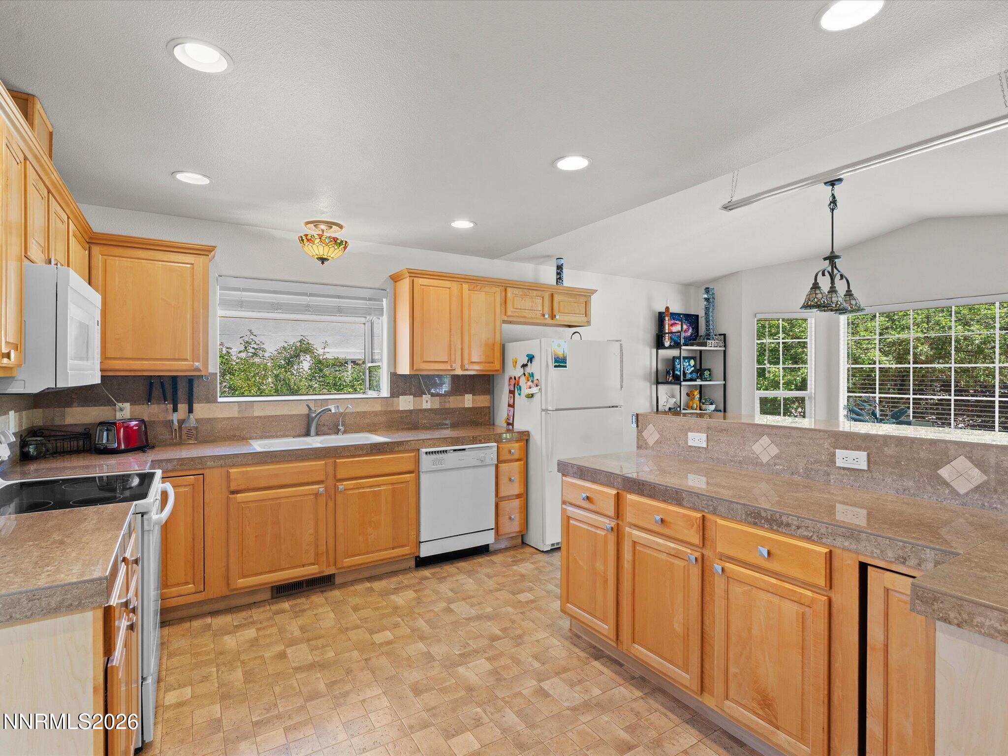 762 Divot Drive Property Photo 12