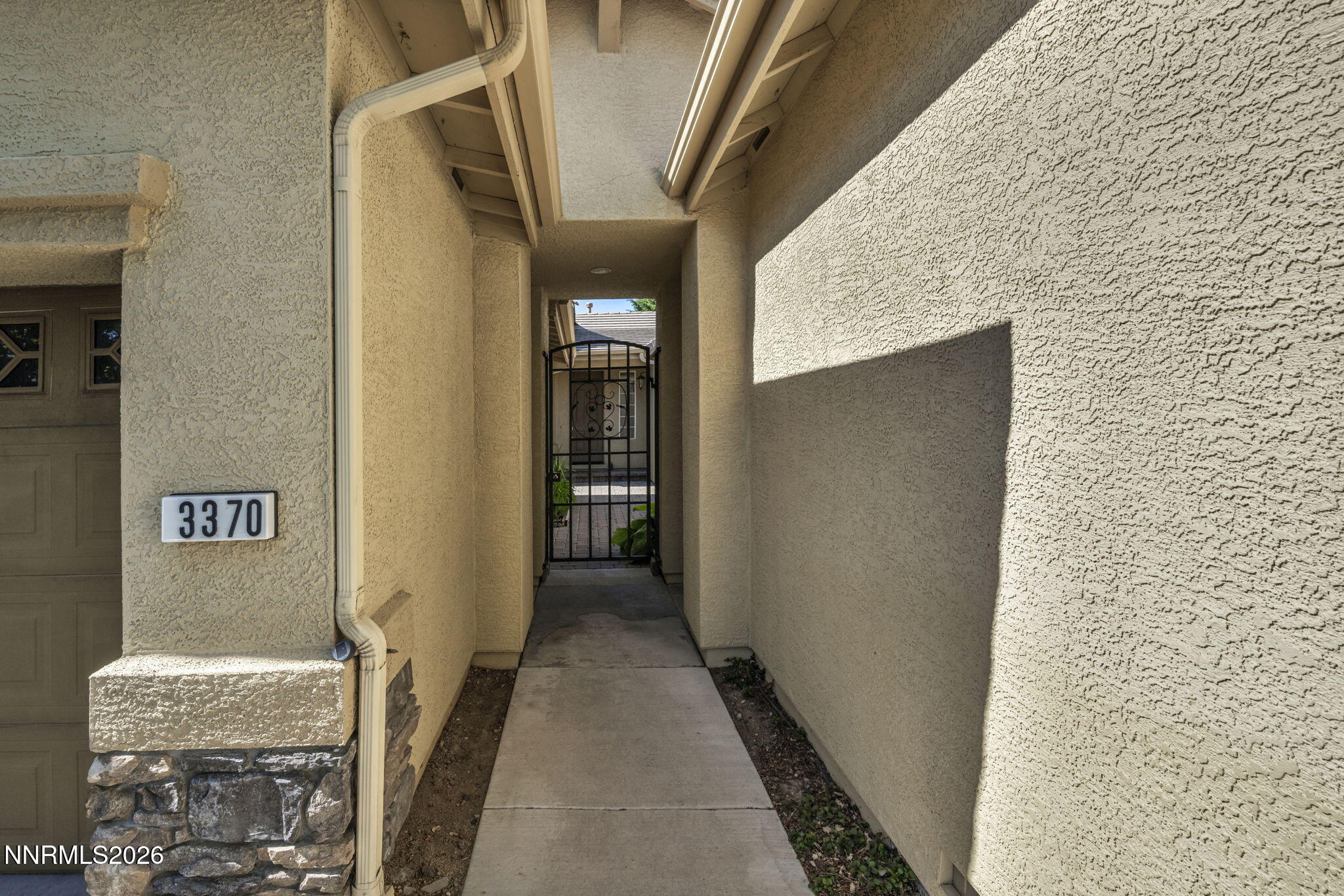 3370 10 Mile Drive Property Photo 5