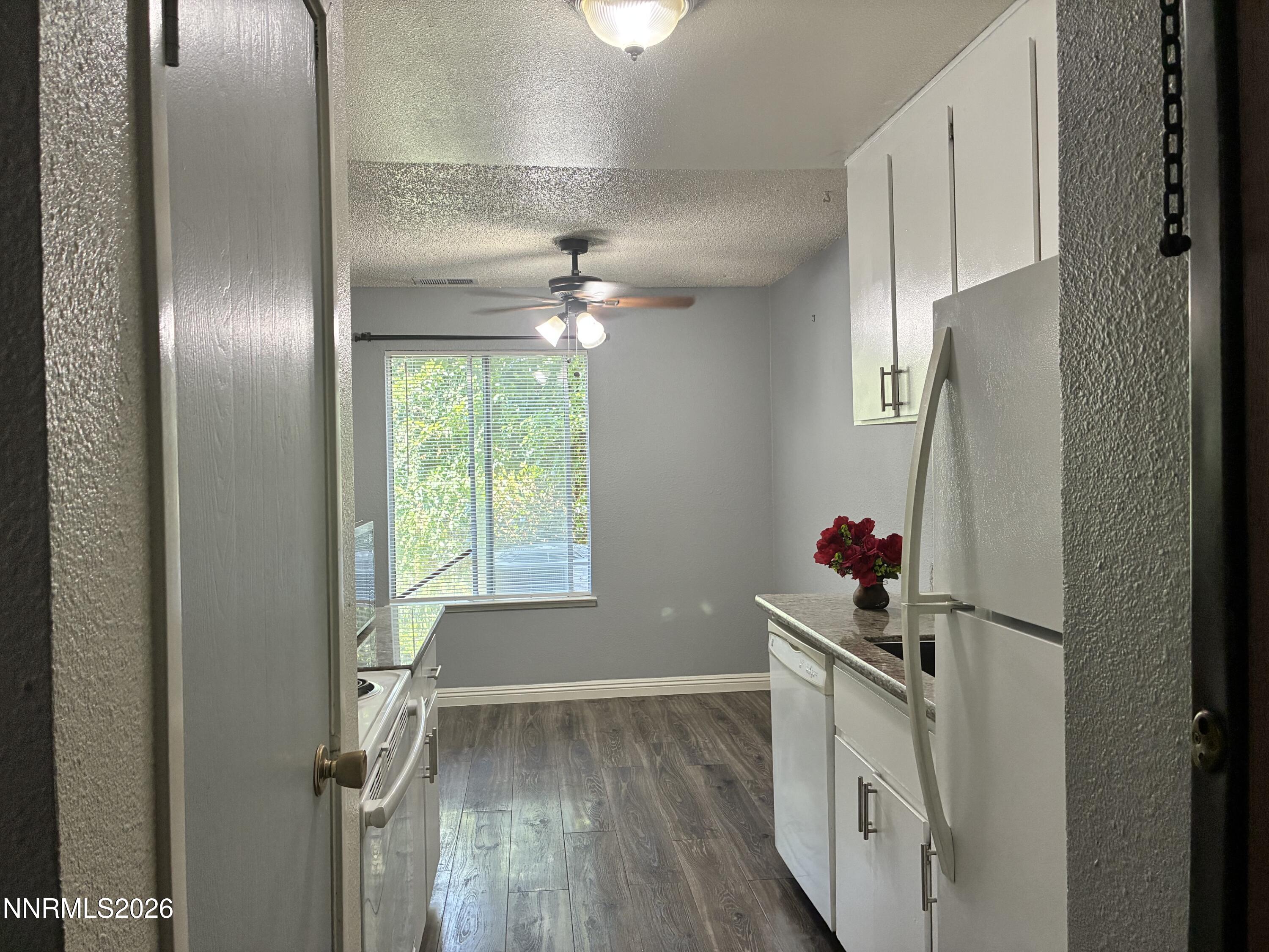 1537 Delucchi Lane E Property Photo 3