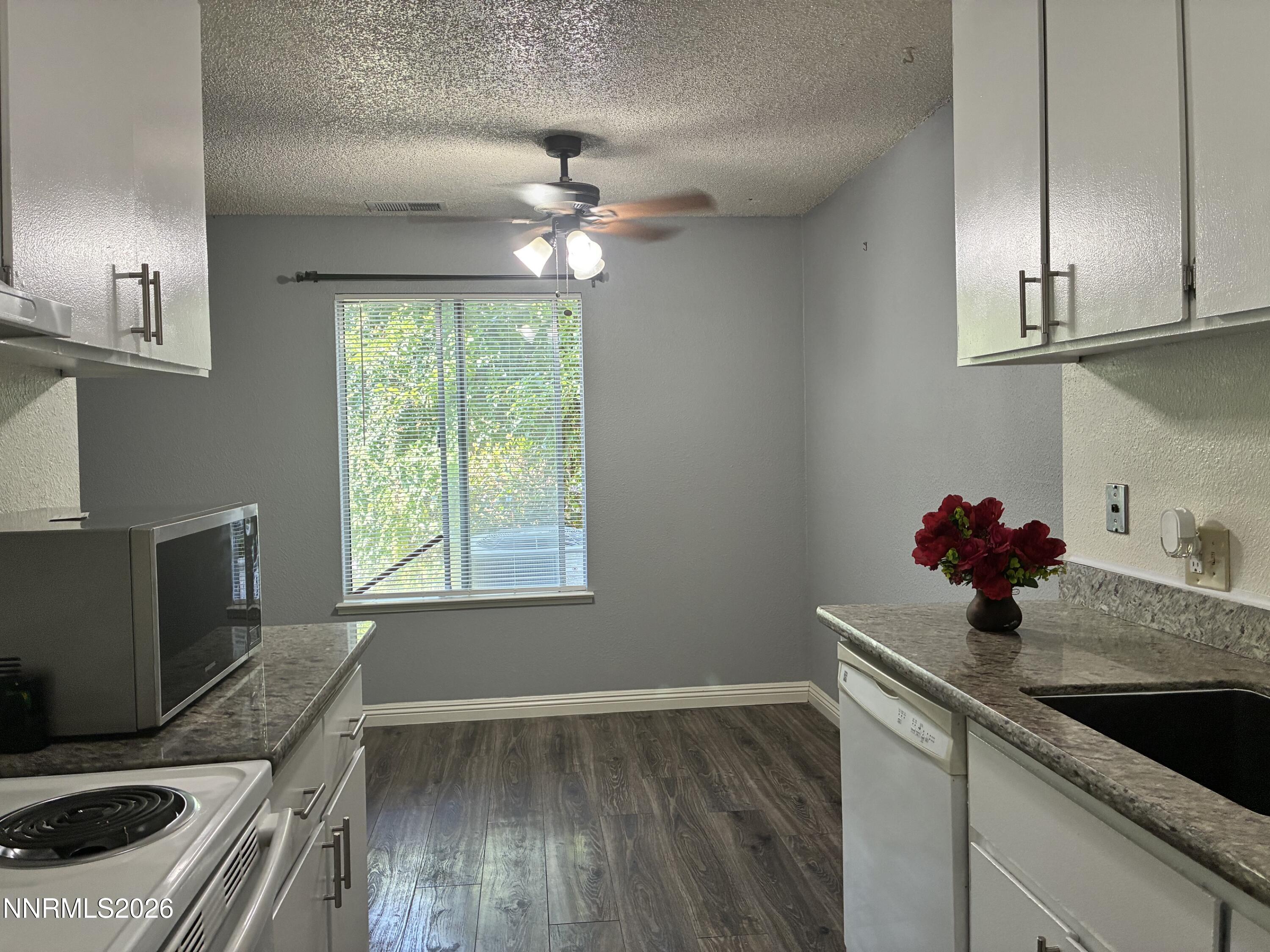 1537 Delucchi Lane E Property Photo 4
