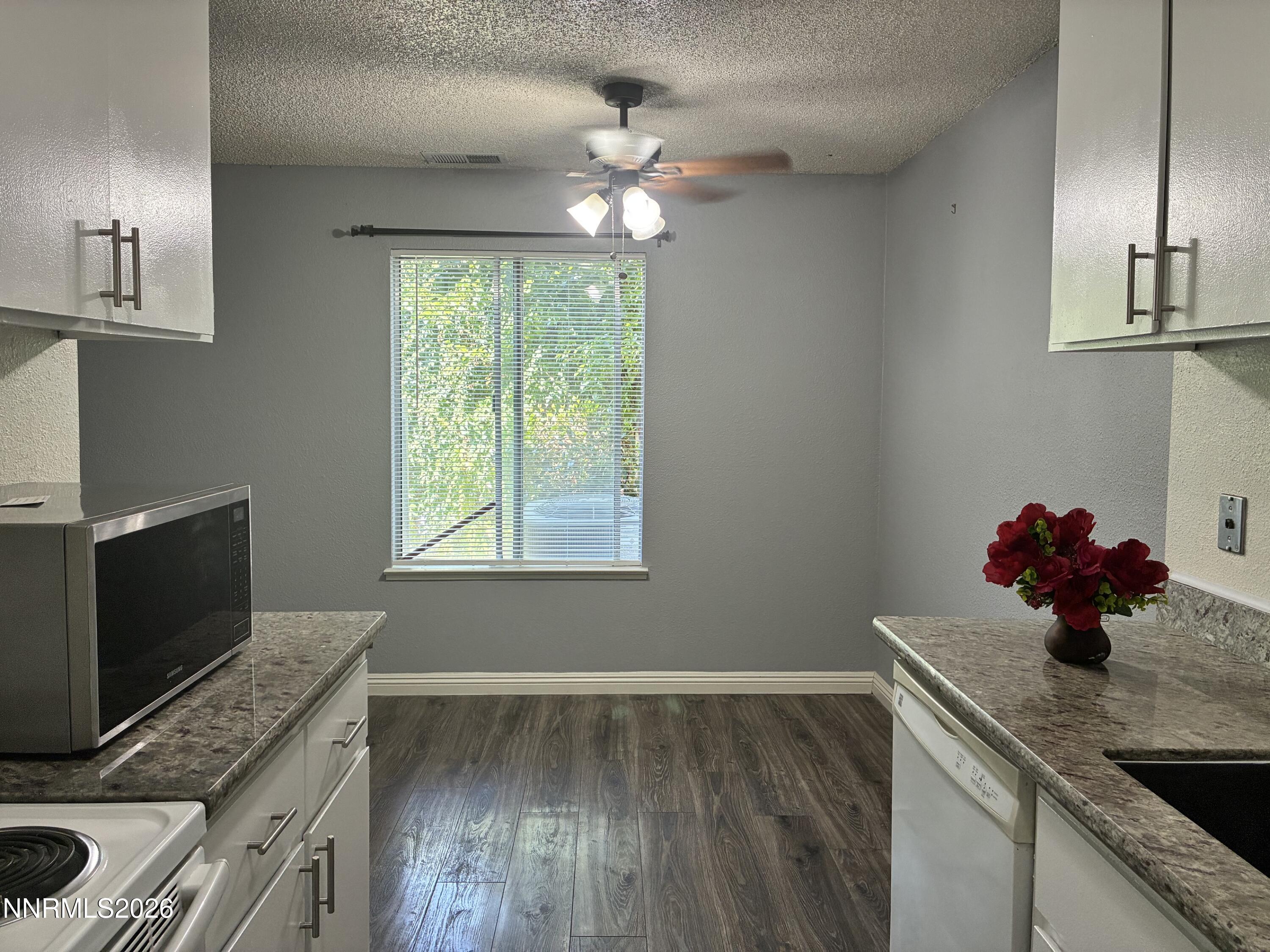 1537 Delucchi Lane E Property Photo 13