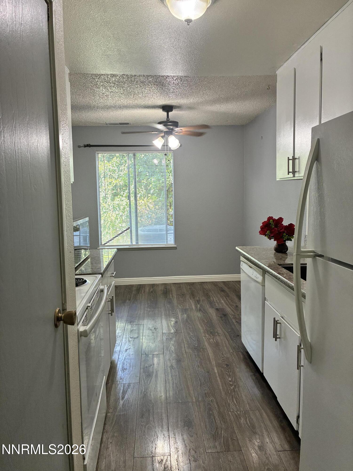 1537 Delucchi Lane E Property Photo 14