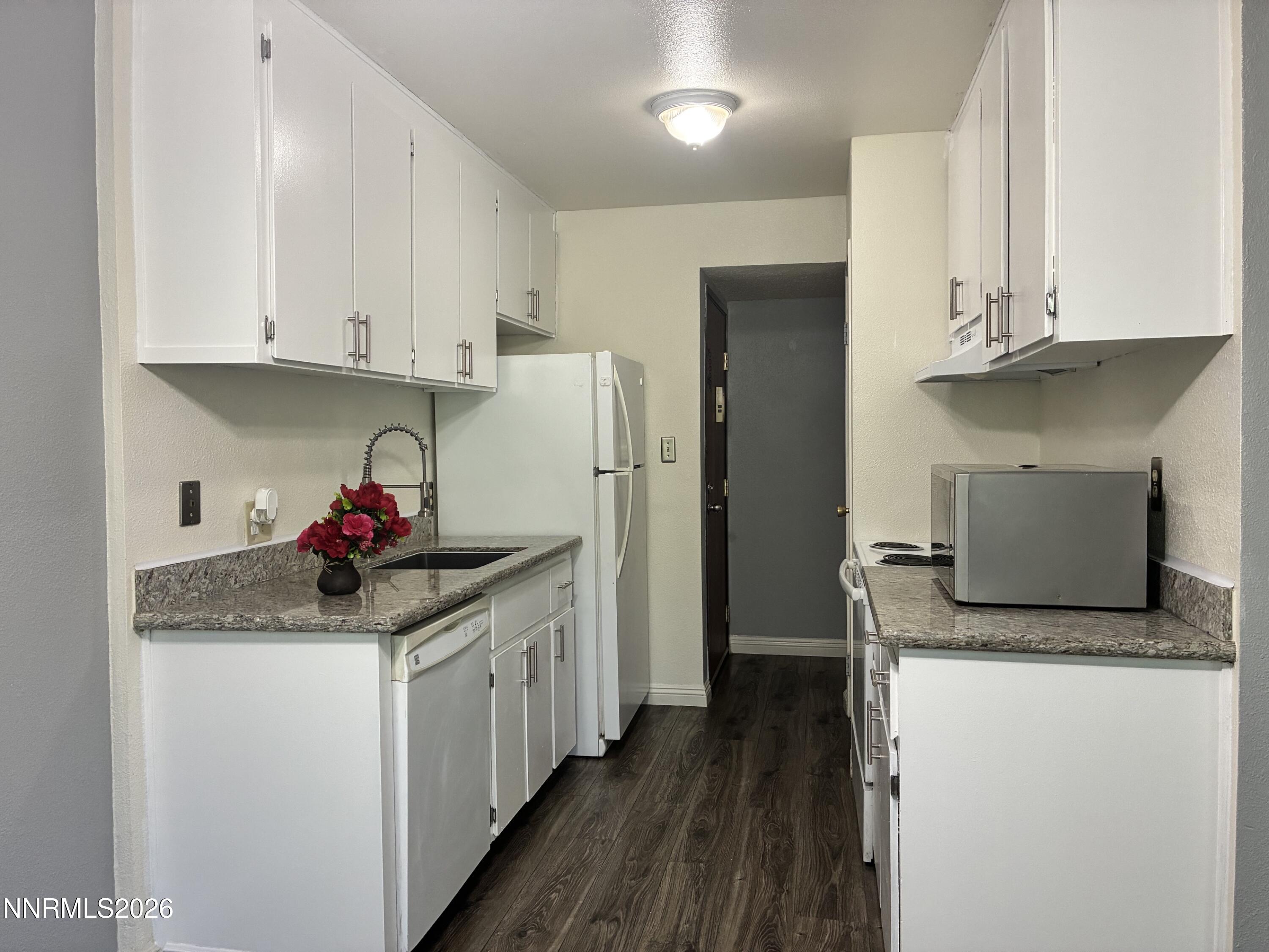 1537 Delucchi Lane E Property Photo 15