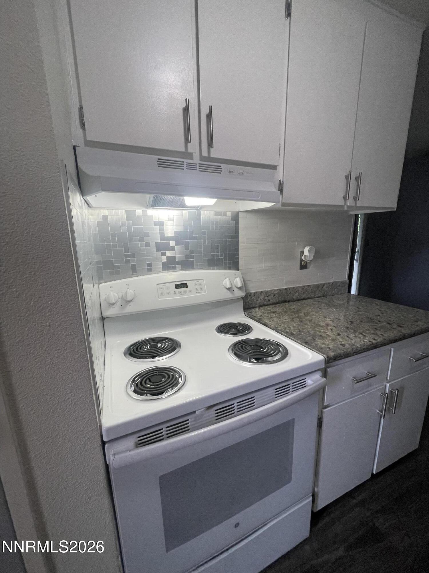 1537 Delucchi Lane E Property Photo 20