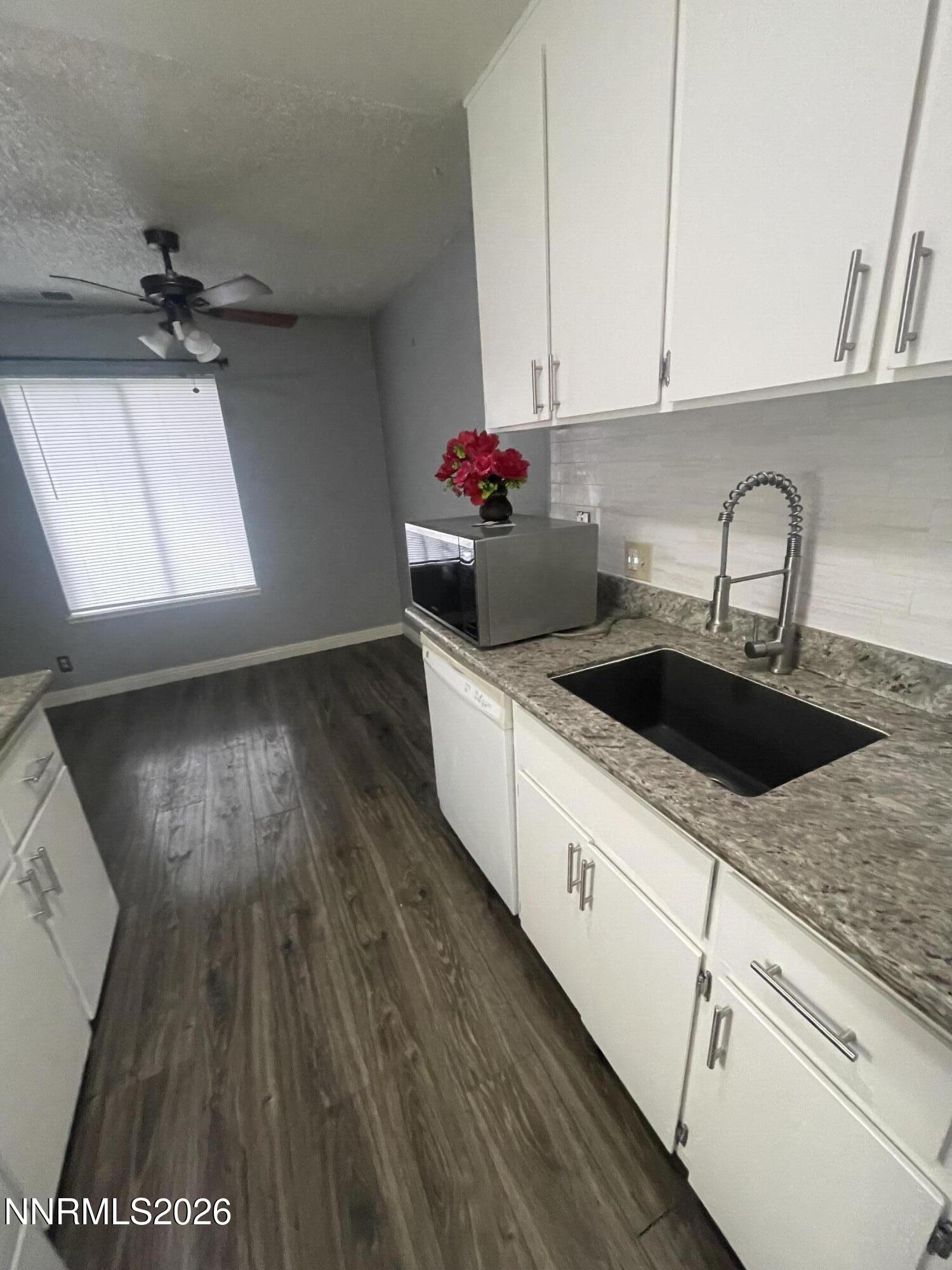 1537 Delucchi Lane E Property Photo 21