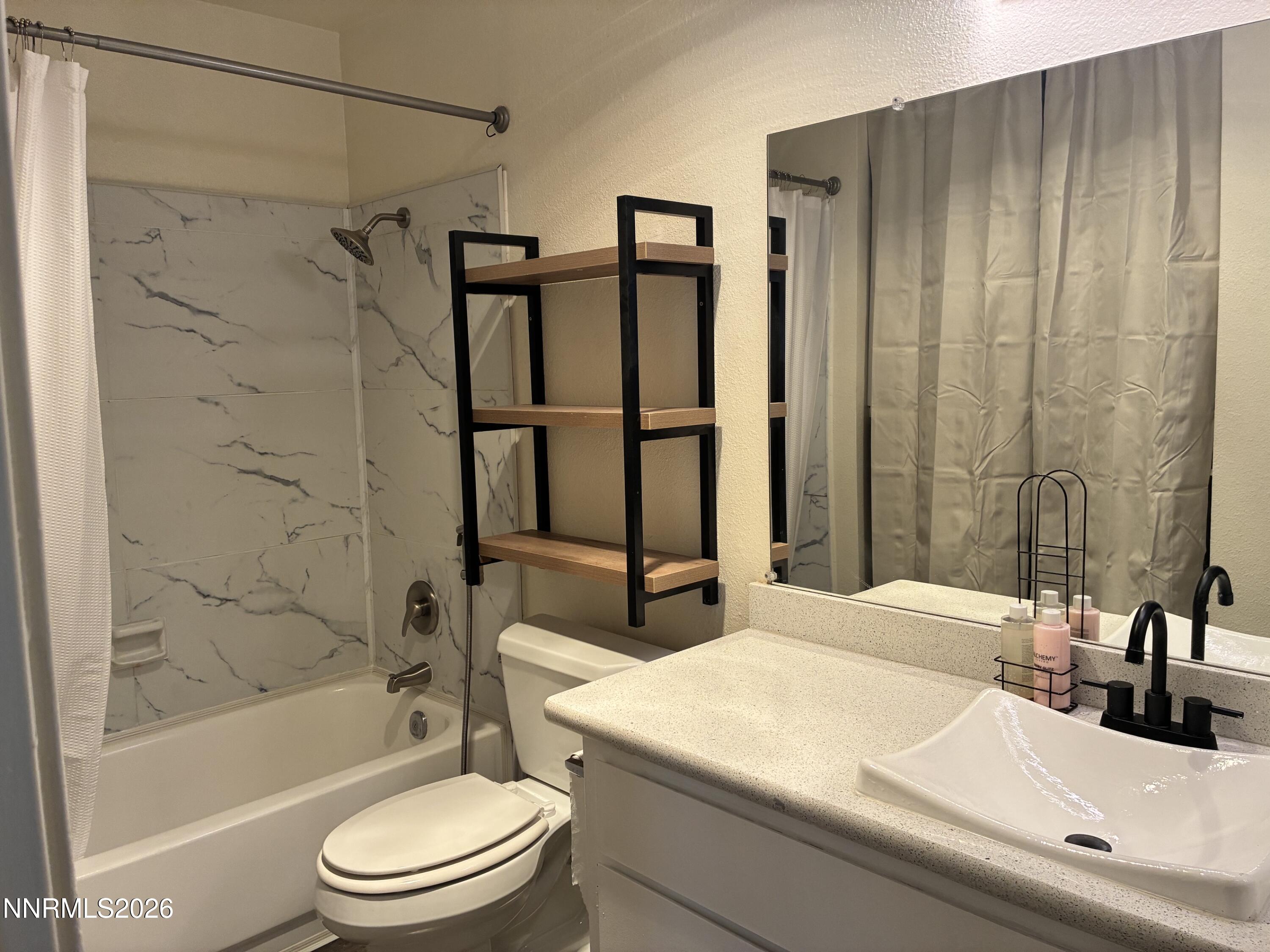 1537 Delucchi Lane E Property Photo 25