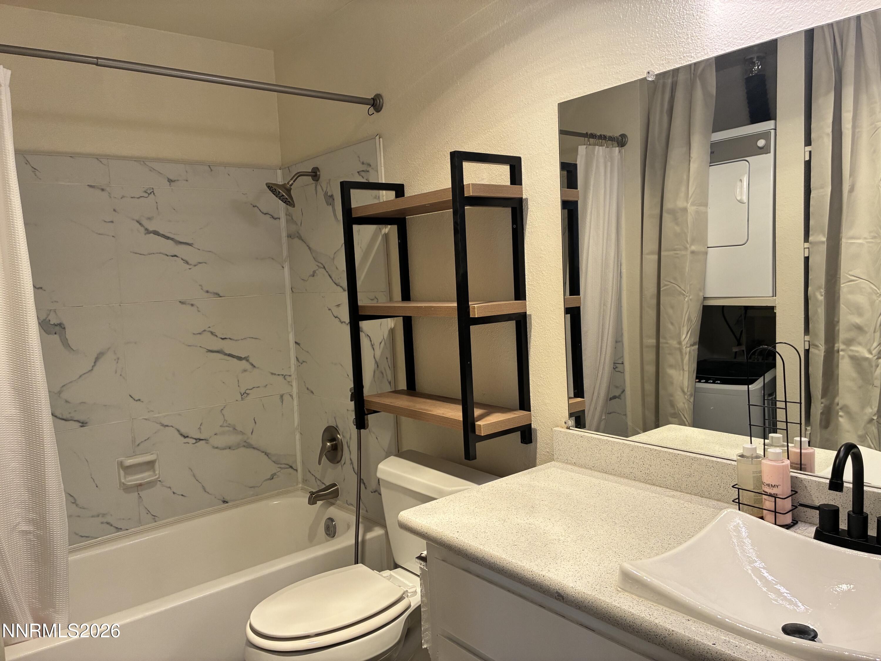 1537 Delucchi Lane E Property Photo 28
