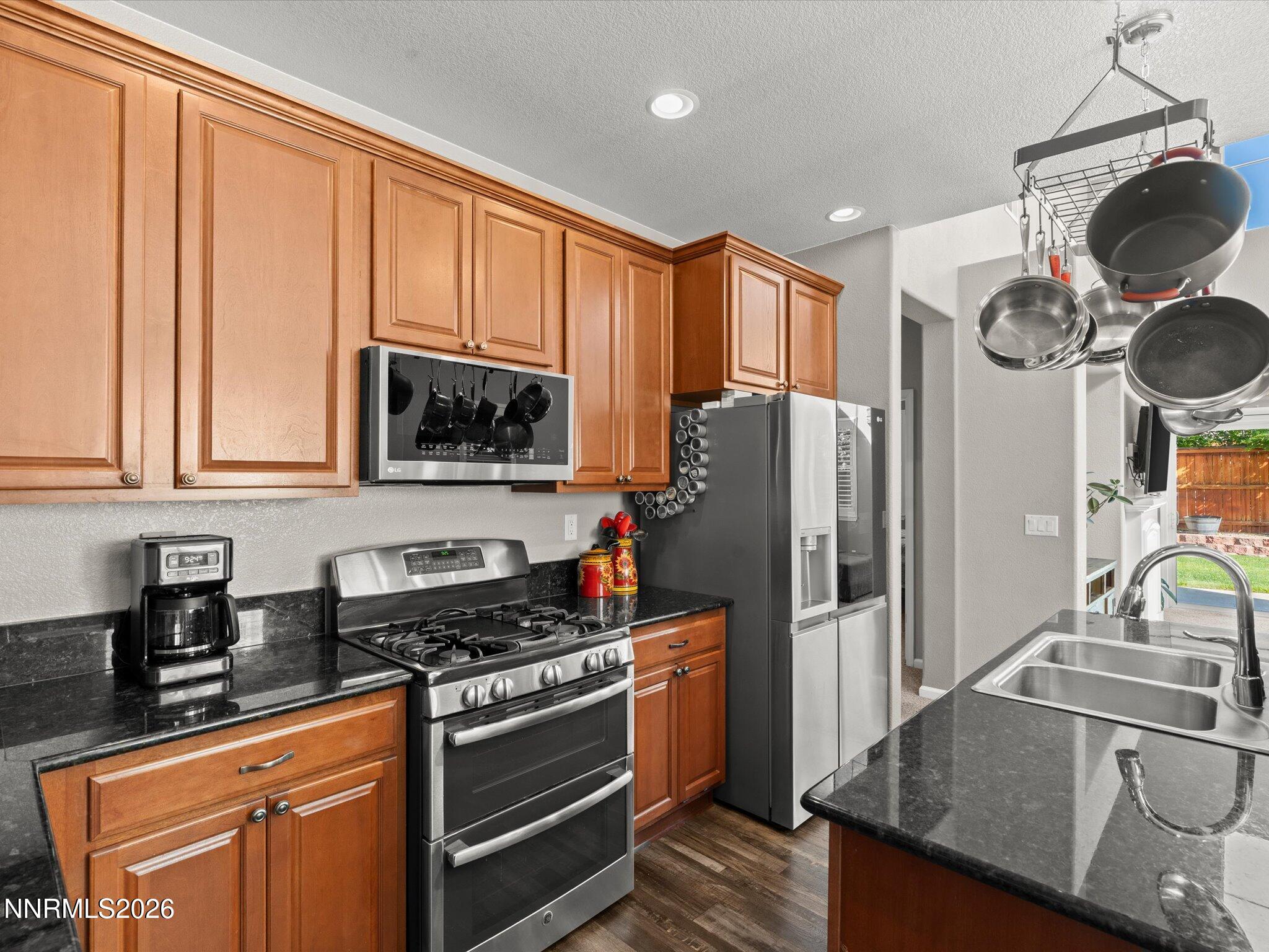 2438 Emblem Street Property Photo 6