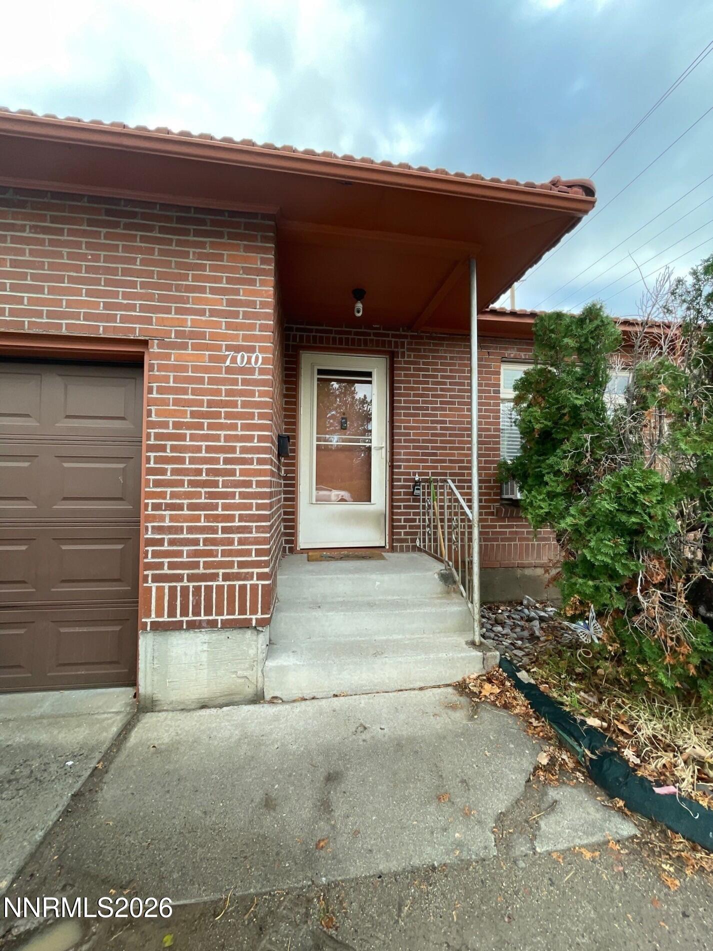 700 E Taylor Street B Property Photo 1