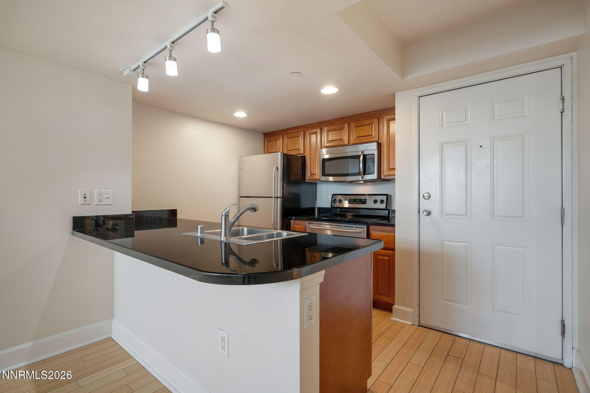 450 N Arlington Avenue Unit 207 Property Photo 6