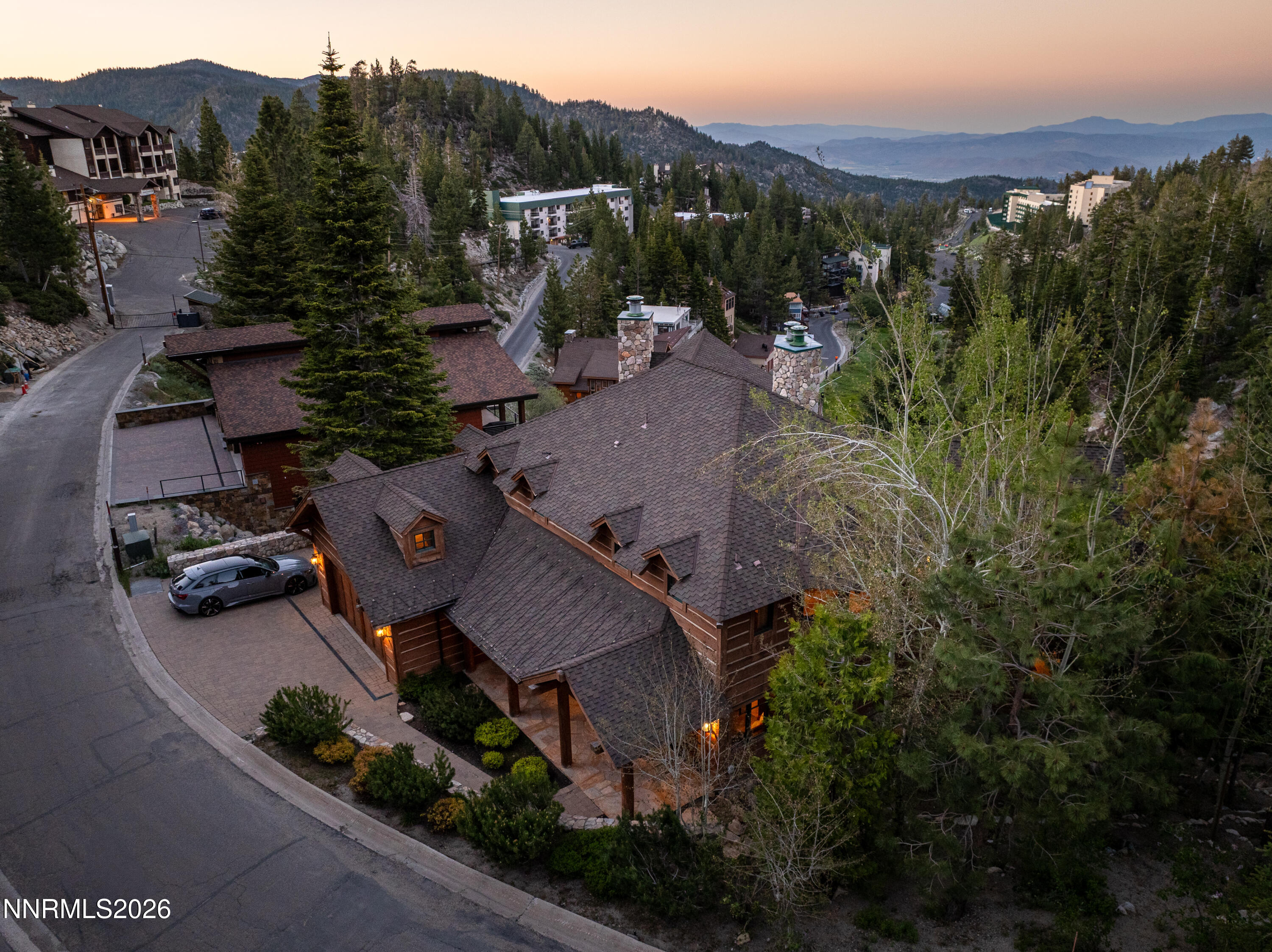 1631 Needle Peak Road Property Photo 4