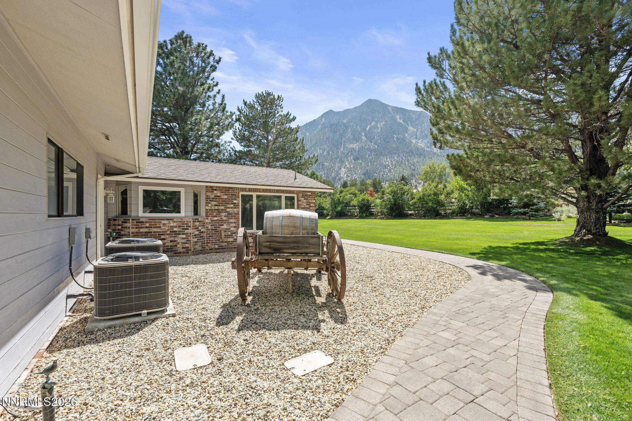 697 Indian Trail Road Property Photo 4